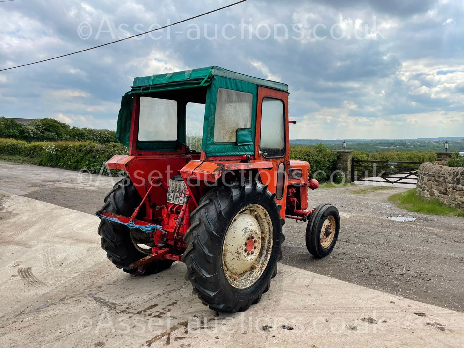 McCORMICK B-274 DIESEL TRACTOR, RUNS DRIVES AND WORKS, GOOD SET OF TYRES, CABBED *PLUS VAT* - Image 7 of 16