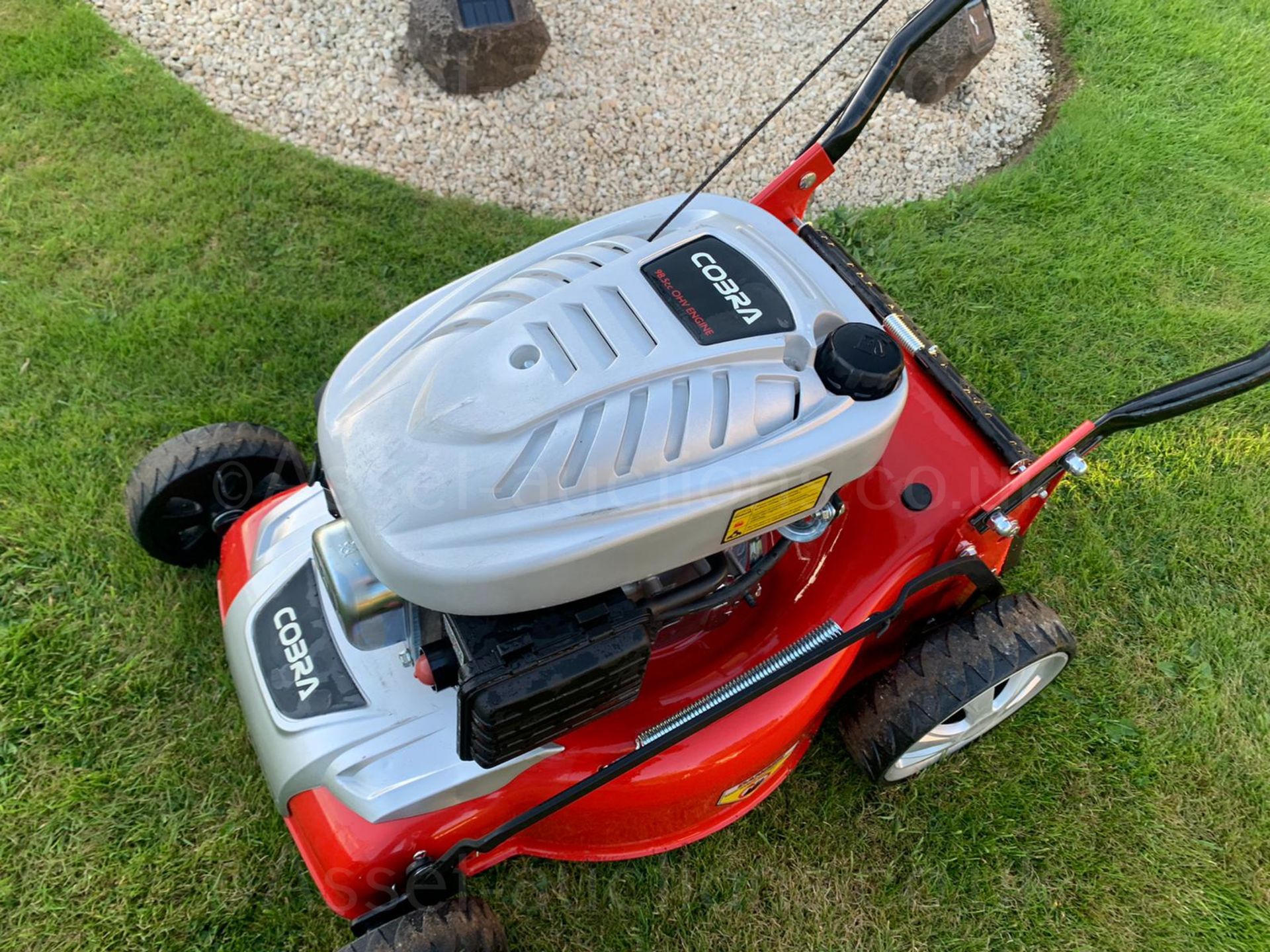 2016 COBRA M40C LAWN MOWER, RUNS AND WORKS WELL, ONLY USED A FEW TIMES, PULL START *NO VAT* - Image 14 of 18