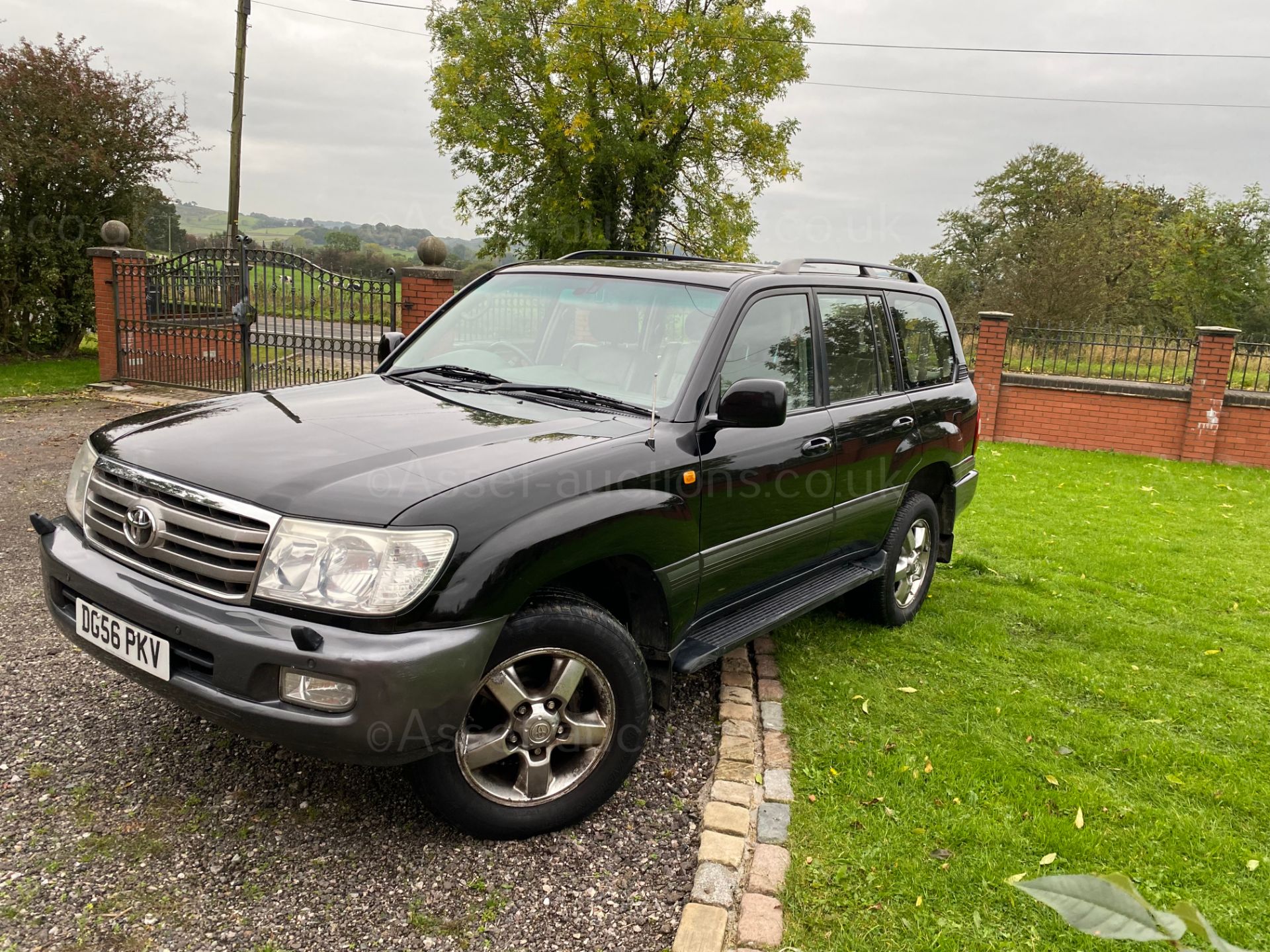 2006 TOYOTA LANDCRUISER AMAZON 4.2 DIESEL AUTO 7 SEAT BLACK ESTATE, 156,722 MILES WARRANTED - Image 2 of 7