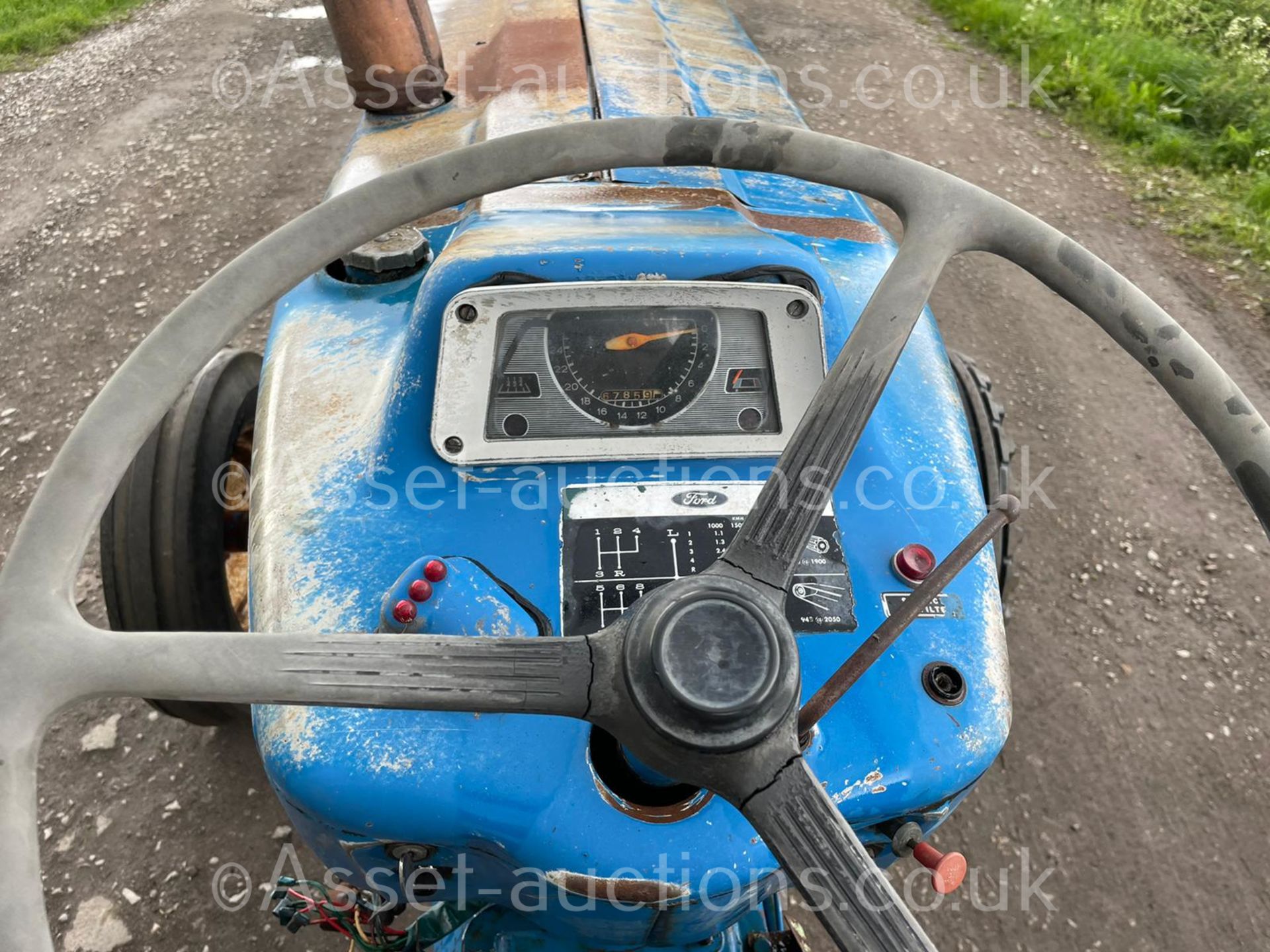 FORD 7000 TRACTOR, RUNS AND DRIVES, ALL GEARS WORK, VINTAGE TRACTOR - HARD TO FIND *PLUS VAT* - Image 15 of 20