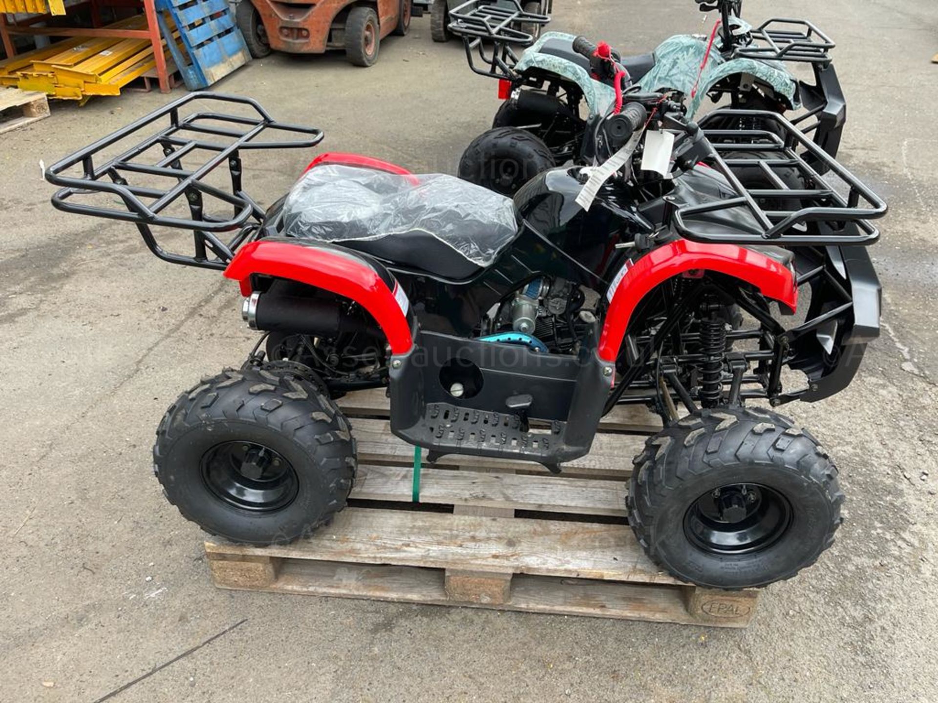 2017 RED / BLACK 125cc QUAD BIKE, ASSEMBLED FOR PDI AND TESTING *NO VAT* - Image 4 of 8