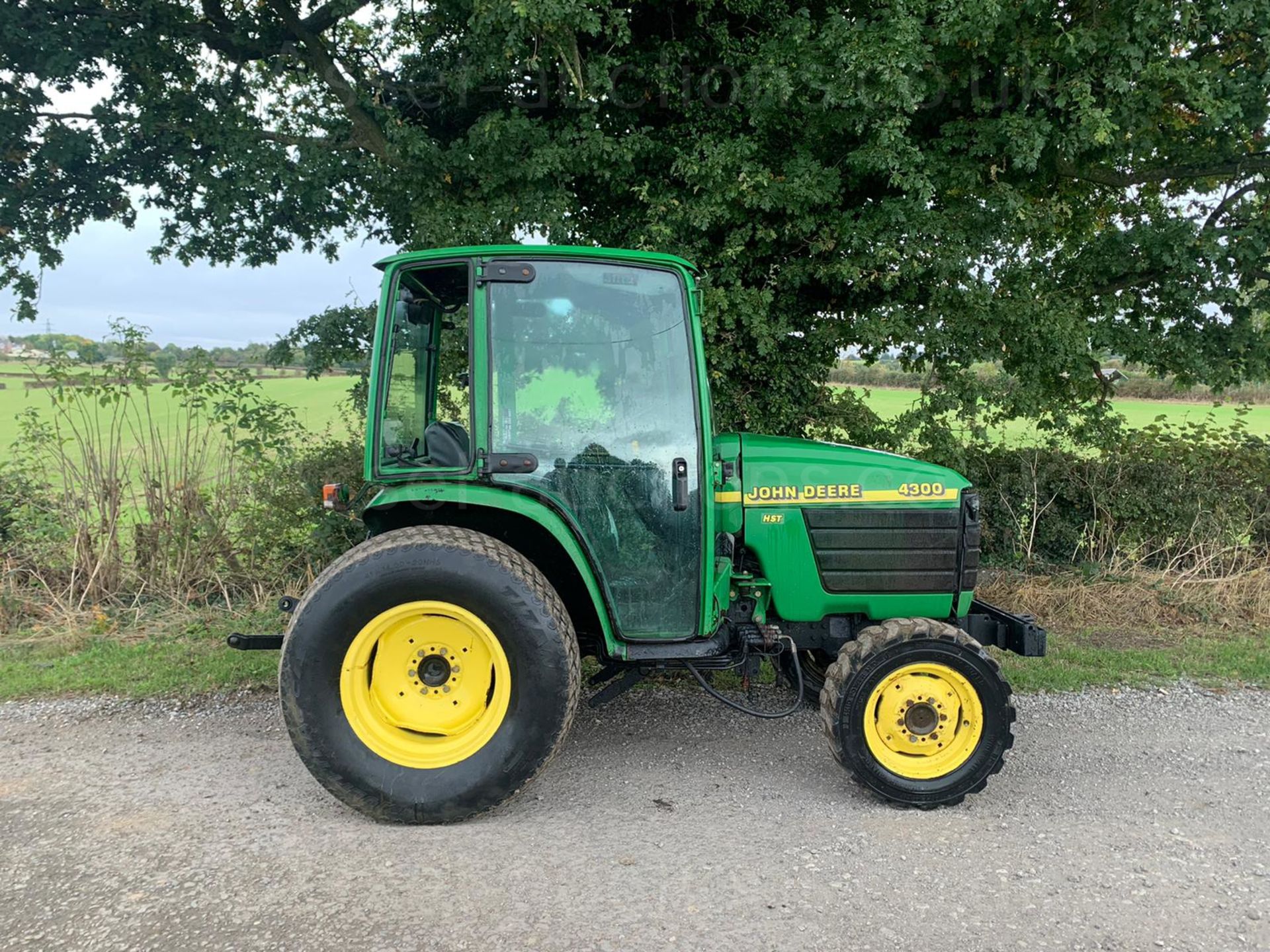 JOHN DEERE 4300 32hp 4WD COMPACT TRACTOR, RUNS DRIVES AND WORKS, CABBED, REAR TOW, ROAD KIT - Image 2 of 18