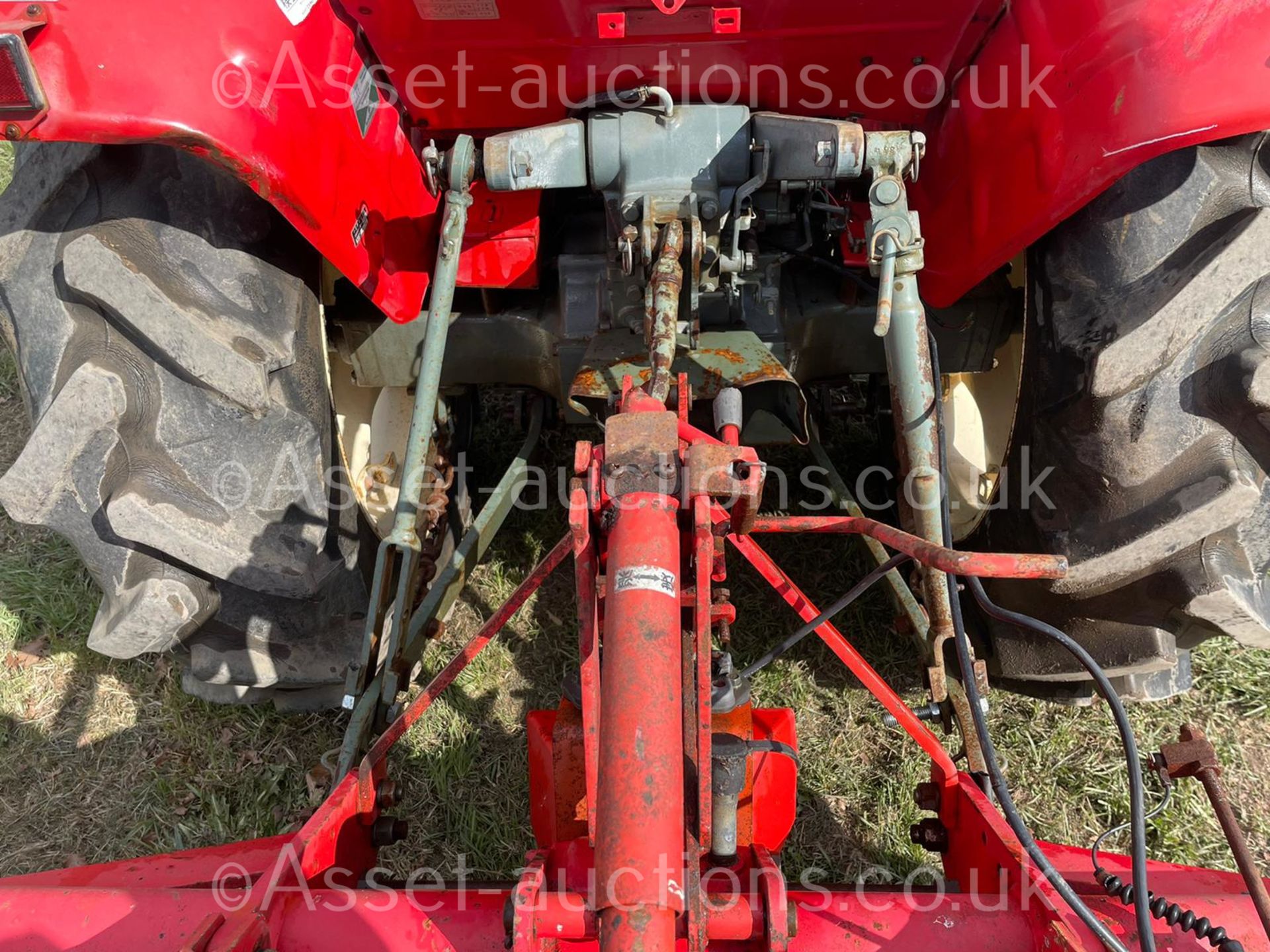 YANMAR YM2820D TRACTOR, RUNS AND DRIVES & WORKS, SHOWING 2233 HOURS, 3 POINT LINKAGE *PLUS VAT* - Image 11 of 20