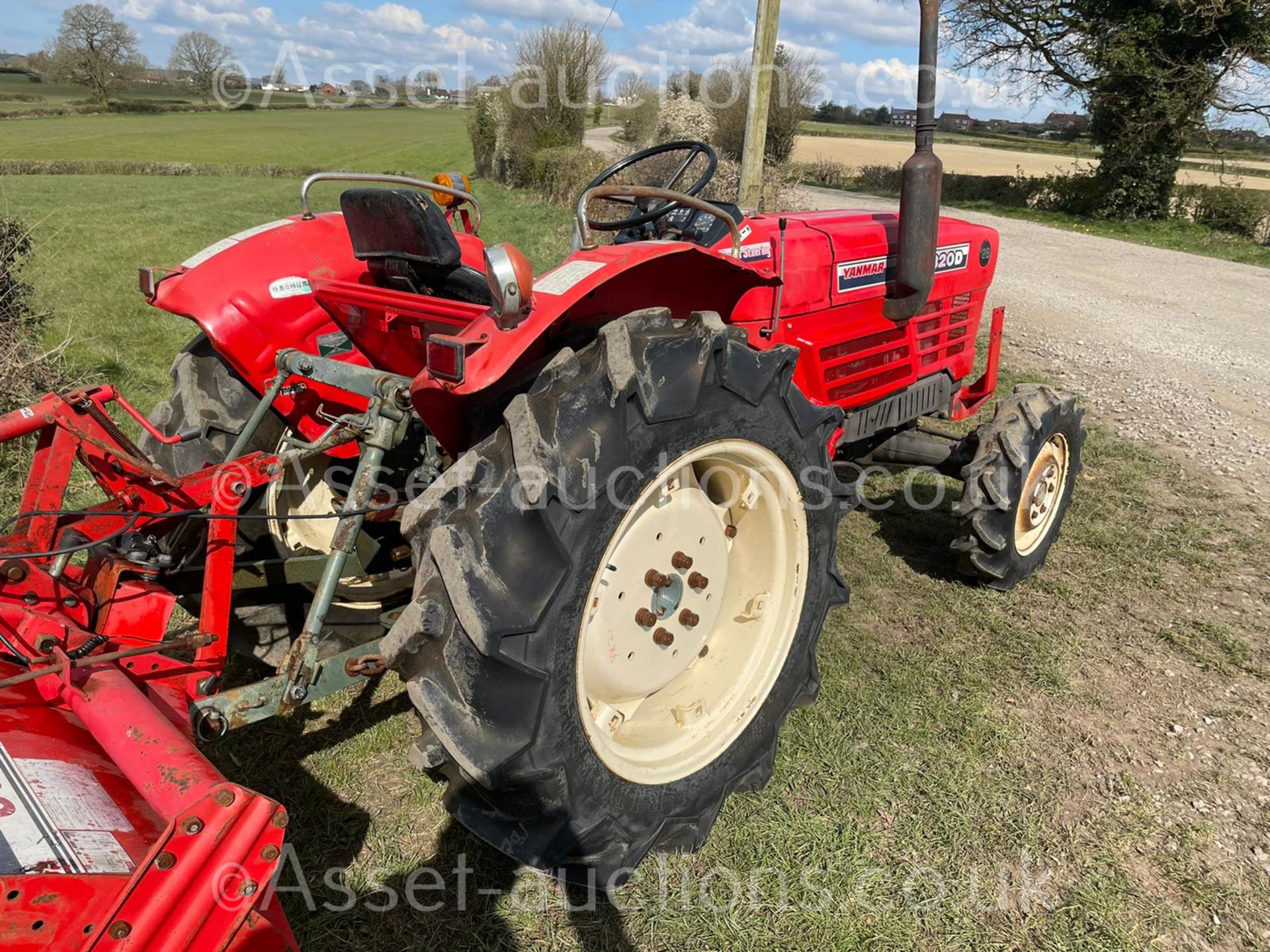 YANMAR YM2820D TRACTOR, RUNS AND DRIVES & WORKS, SHOWING 2233 HOURS, 3 POINT LINKAGE *PLUS VAT* - Image 7 of 20