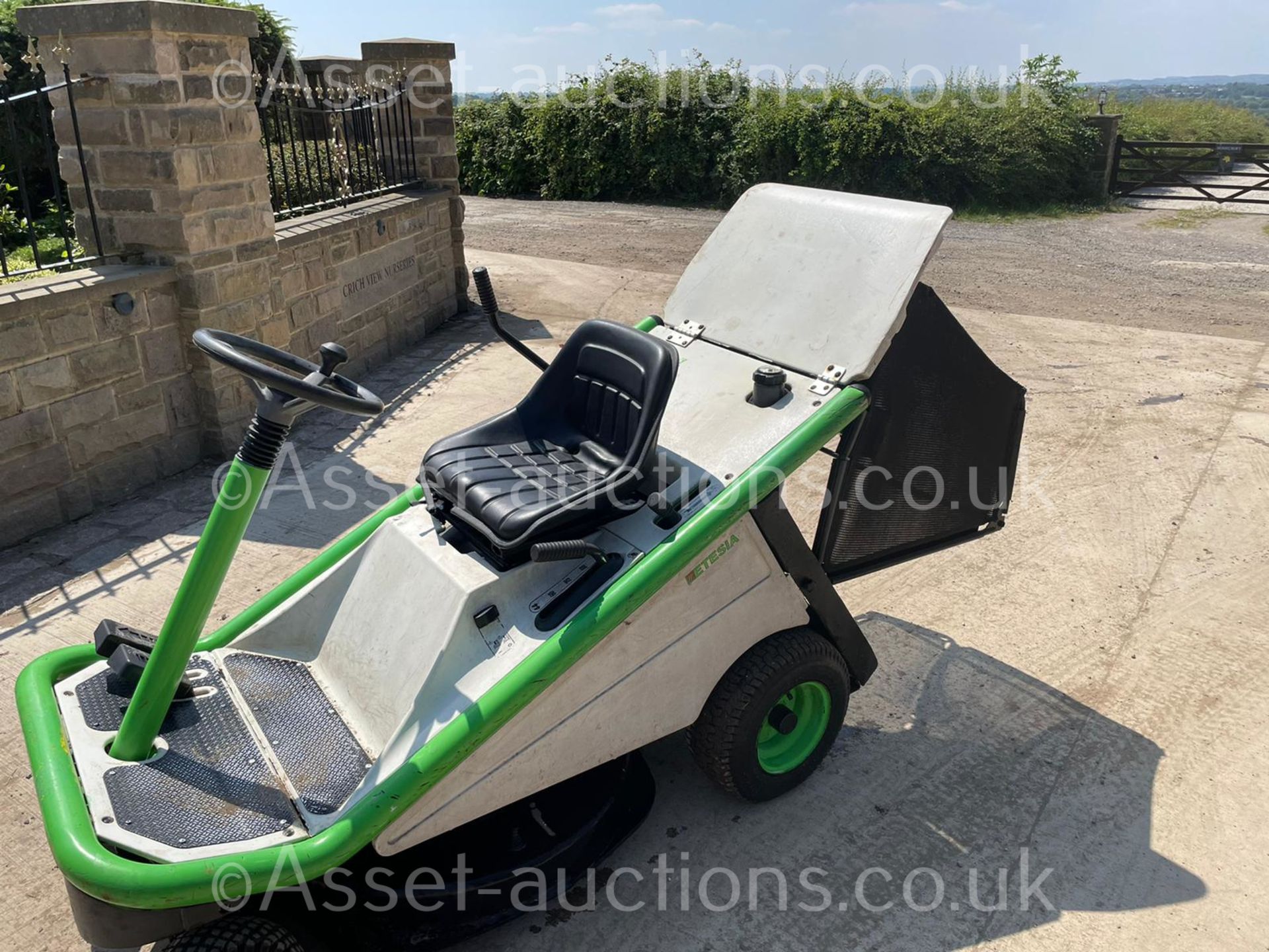 ETESIA HYDRO 80 RIDE ON MOWER, RUNS DRIVES AND CUTS, KAWASAKI PETROL ENGINE, HYDROSTATIC *PLUS VAT* - Image 5 of 12