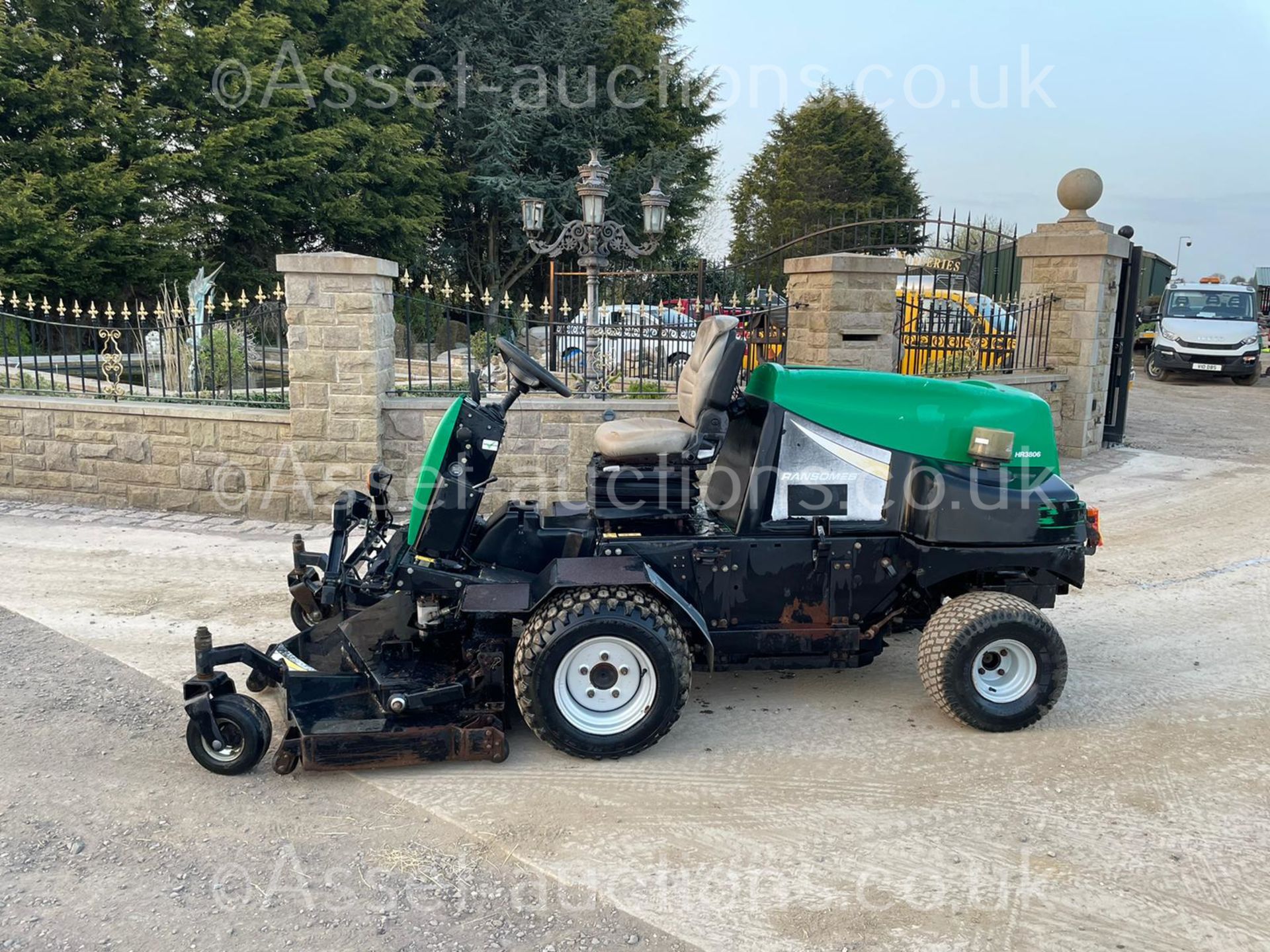 RANSOMES HR3806 RIDE ON MOWER, LOW 2915 HOURS, HYDROSTATIC *PLUS VAT*