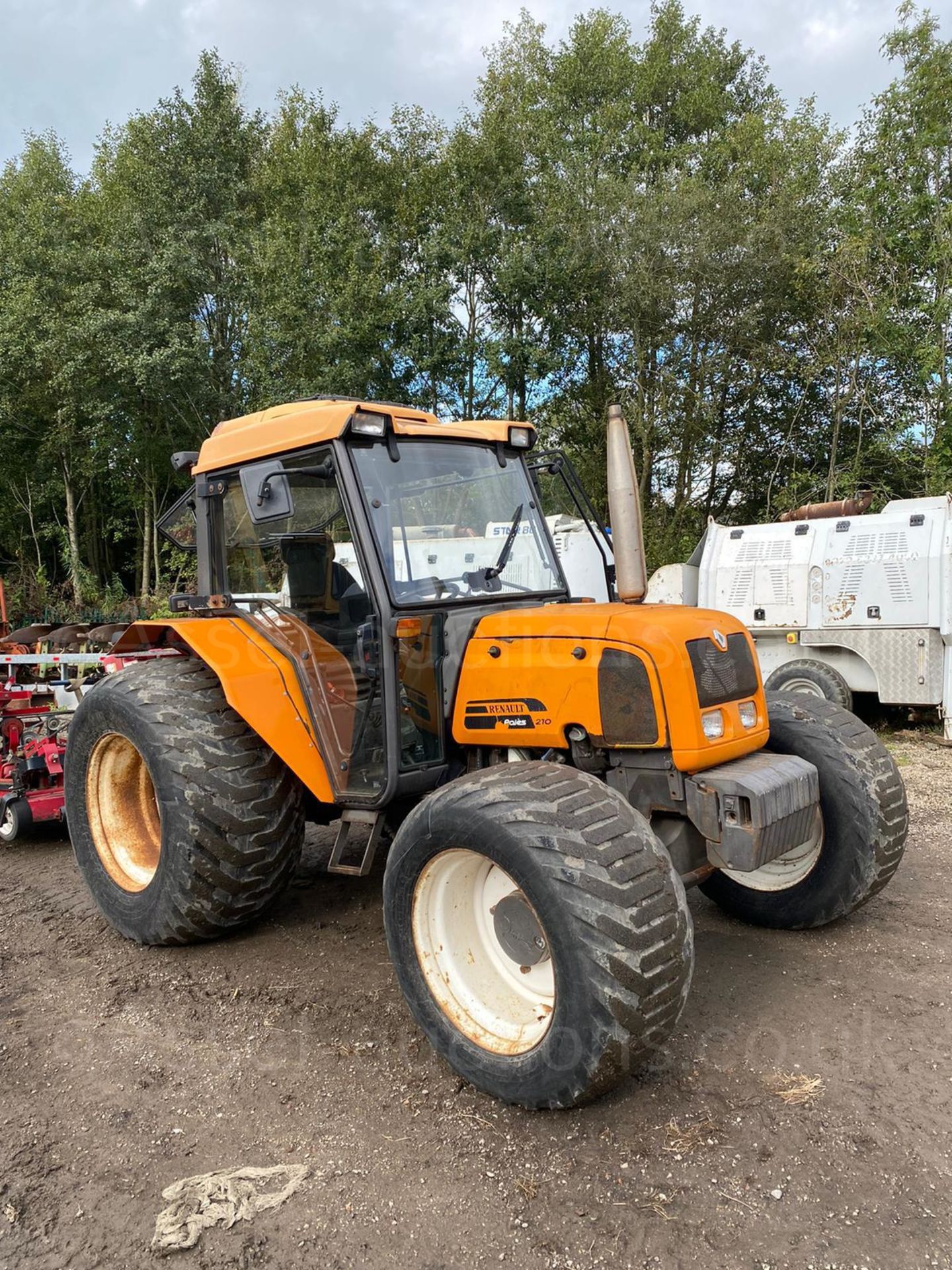 2005 RENAULT 210 PALES TRACTOR, RUNS AND DRIVES *PLUS VAT* - Image 2 of 10