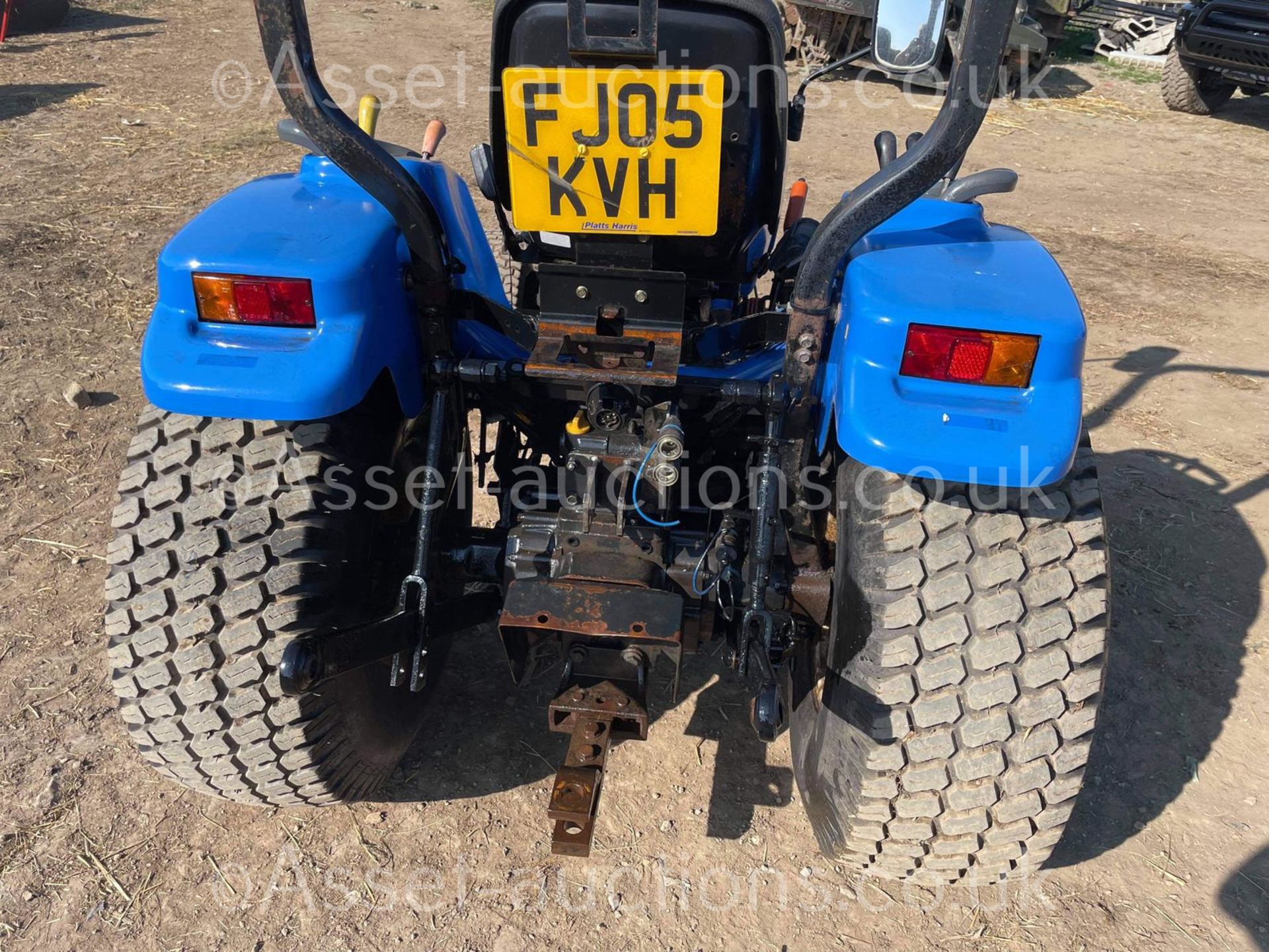 2005 NEW HOLLAND TC27DA 27hp 4WD COMPACT TRACTOR, RUNS DRIVES AND WORKS WELL, ROAD REGISTERED - Image 25 of 26