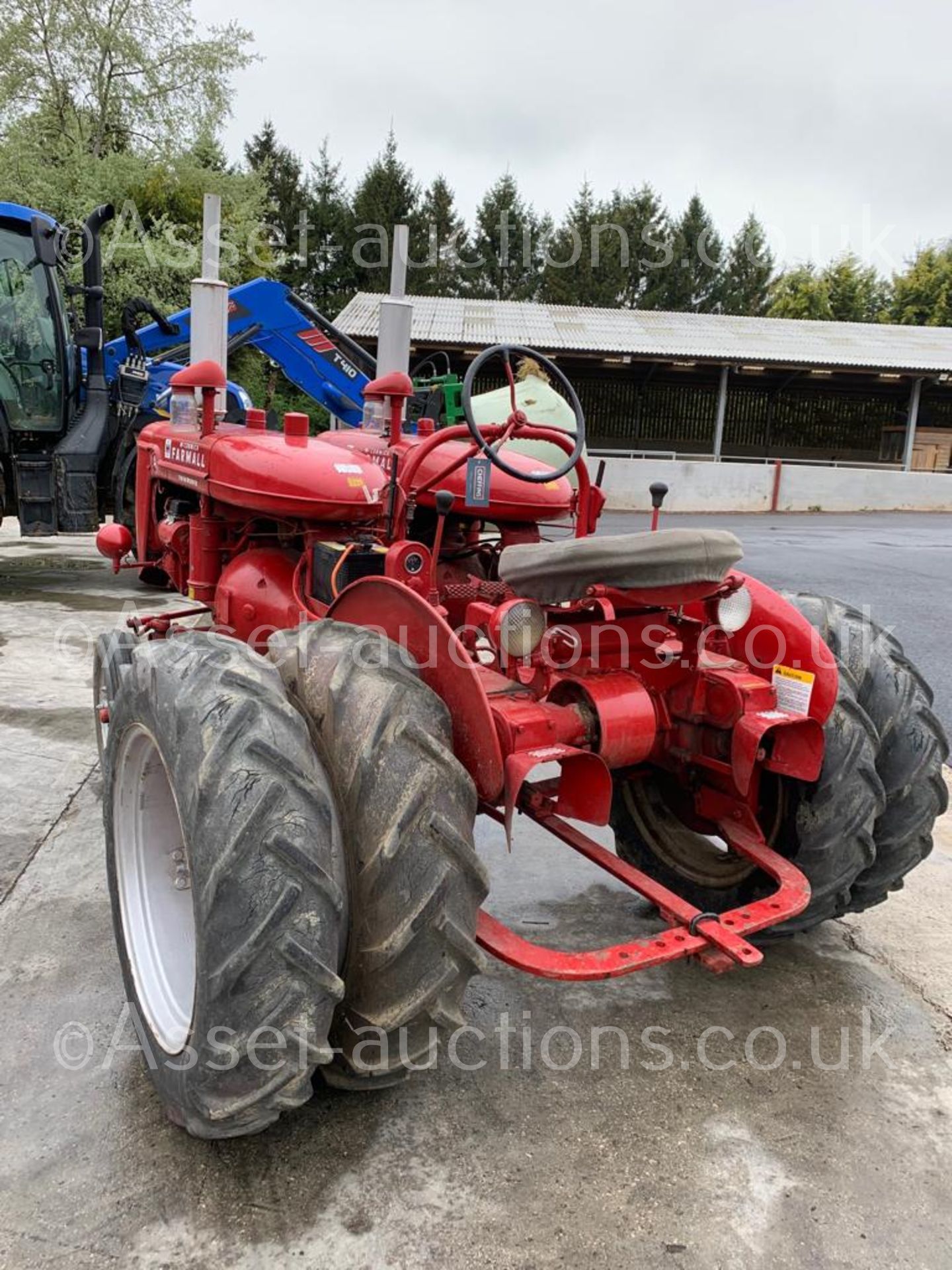 McCORMICK FARMALL A SERIES TWIN ENGINED TRACTOR, RUNS, DRIVES AND WORKS *PLUS VAT* - Image 9 of 18