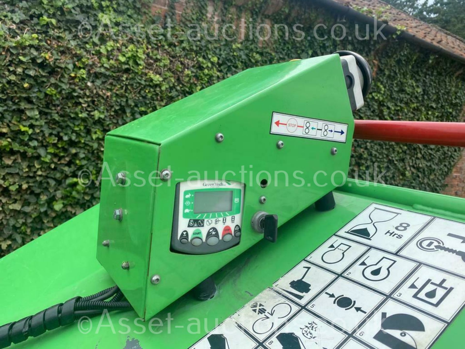 GREENMECH WOODCHIPPER, YEAR 2015, 190MM CHIPPING CAPACITY, ARBORIST 190, ONLY 275 HOURS *PLUS VAT* - Image 9 of 16