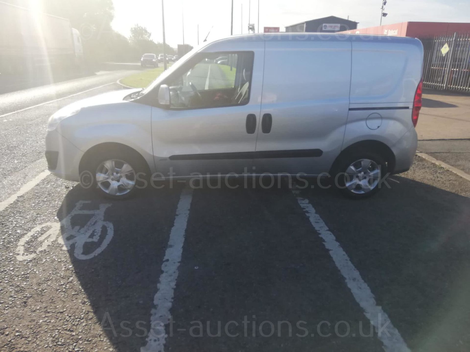 2015 VAUXHALL COMBO 2000 L1H1 CDTI S/S SPORT SILVER PANEL VAN, 1.3 DIESEL, 83K MILES *PLUS VAT* - Image 8 of 20