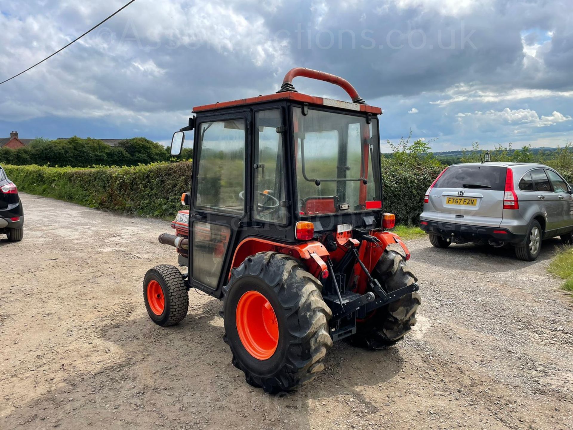 KUBOTA B2150 COMPACT TRACTOR, RUNS AND DRIVES, SHOWING 2361 HOURS, 23hp, ROAD KIT *PLUS VAT* - Image 4 of 8