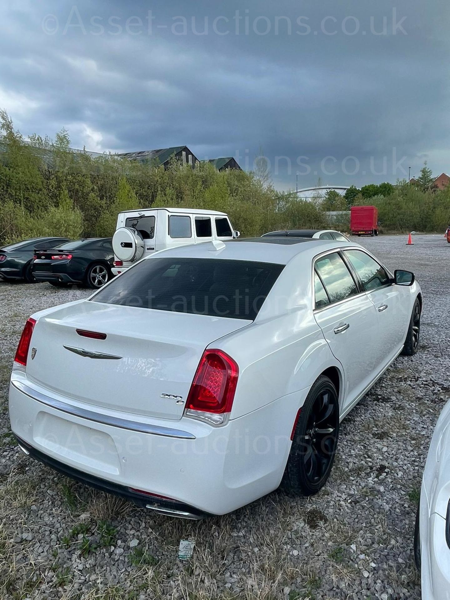 2015 CHRYSLER 300 HEMI 44,000KM - SOLD WITH MOT AND NOVA *PLUS VAT* - Image 10 of 17