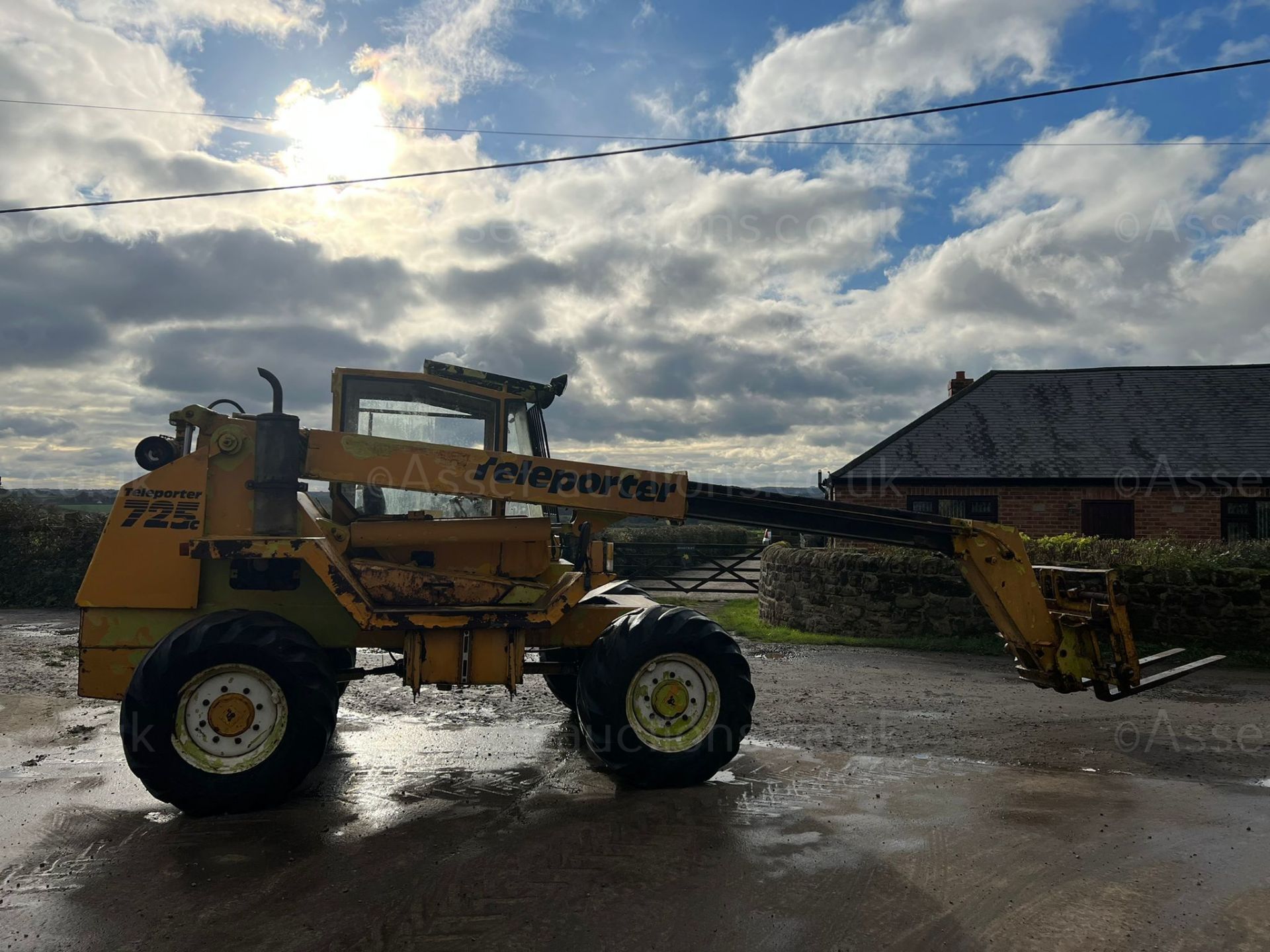 SANDERSON T2-725C 4WD TELESCOPIC HANDLER, RUNS DRIVES AND LIFTS, SHOWING A LOW 2535 HOURS *PLUS VAT* - Image 10 of 21