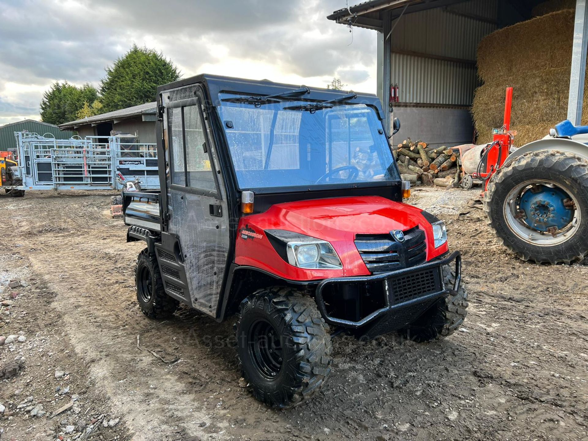 2012 KIOTI MECHRON 2200 4WD BUGGI, RUNS AND DRIVES, SHOWING A LOW 2476 HOURS, FULLY CABBED *PLUS VAT