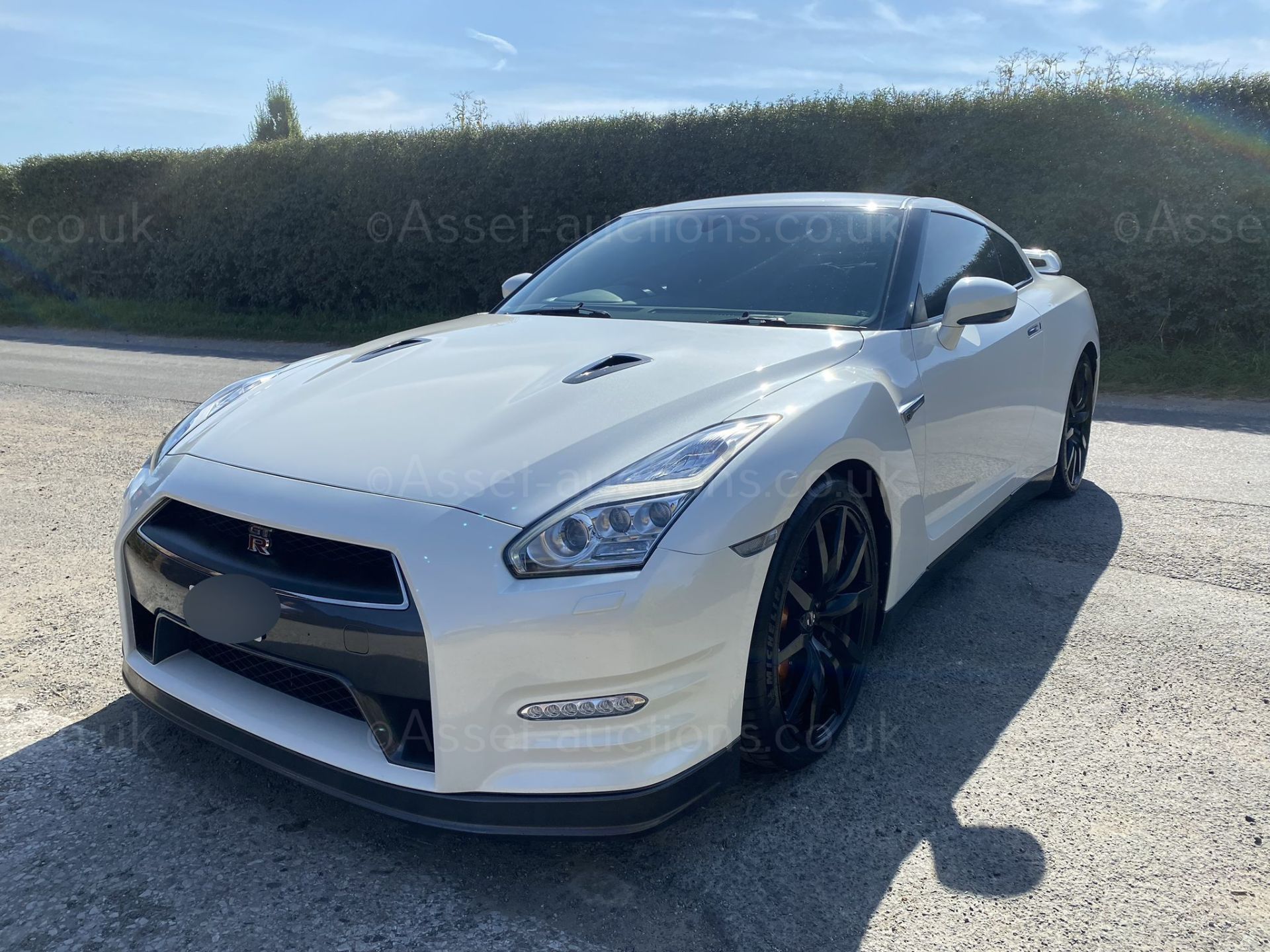 2014 (64) NISSAN R35 GTR PEARLESCENT WHITE COUPE, SHOWING 44,986 MILES *NO VAT* PICTURES TO FOLLOW