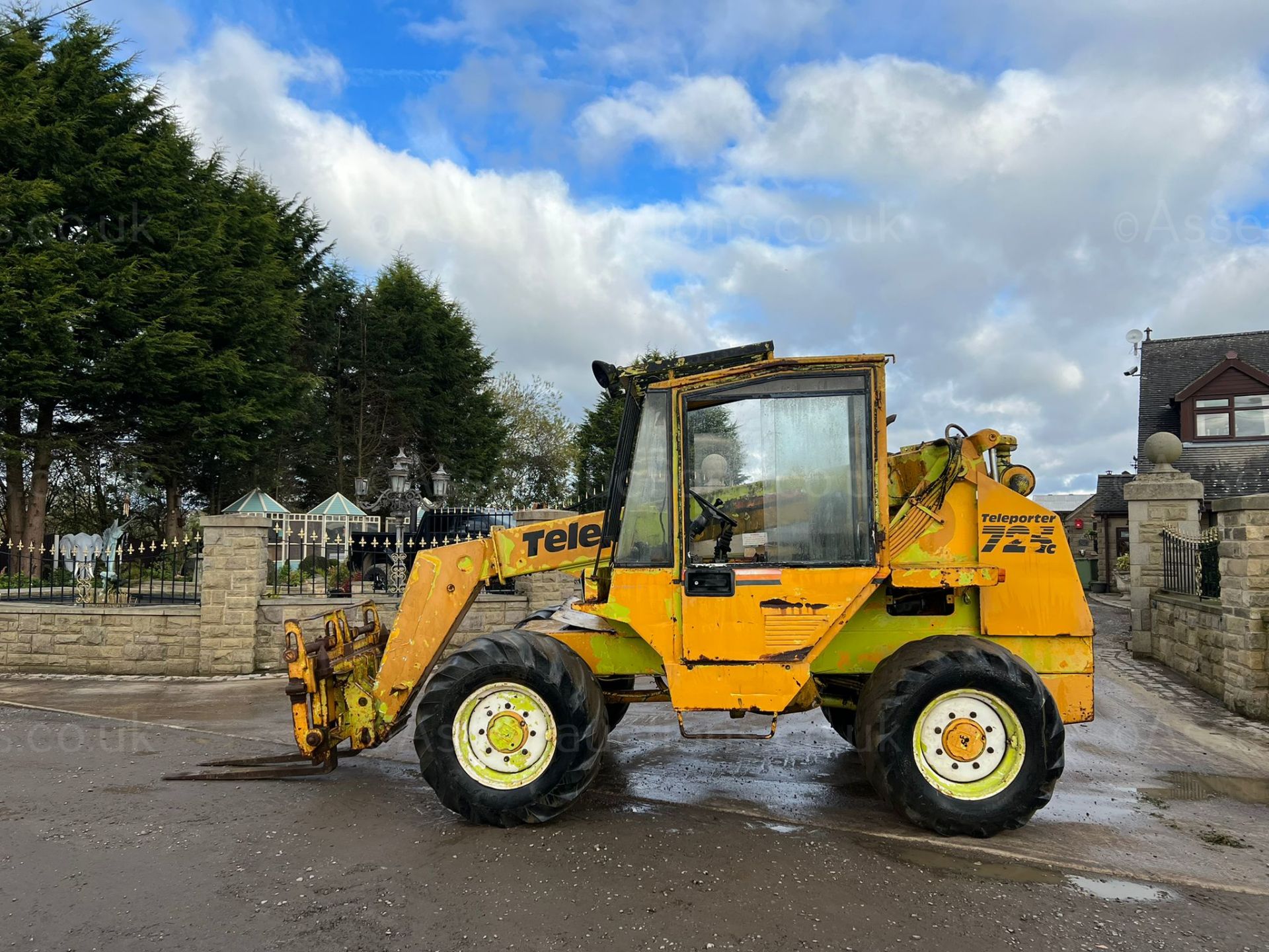 SANDERSON T2-725C 4WD TELESCOPIC HANDLER, RUNS DRIVES AND LIFTS, SHOWING A LOW 2535 HOURS *PLUS VAT* - Image 2 of 21