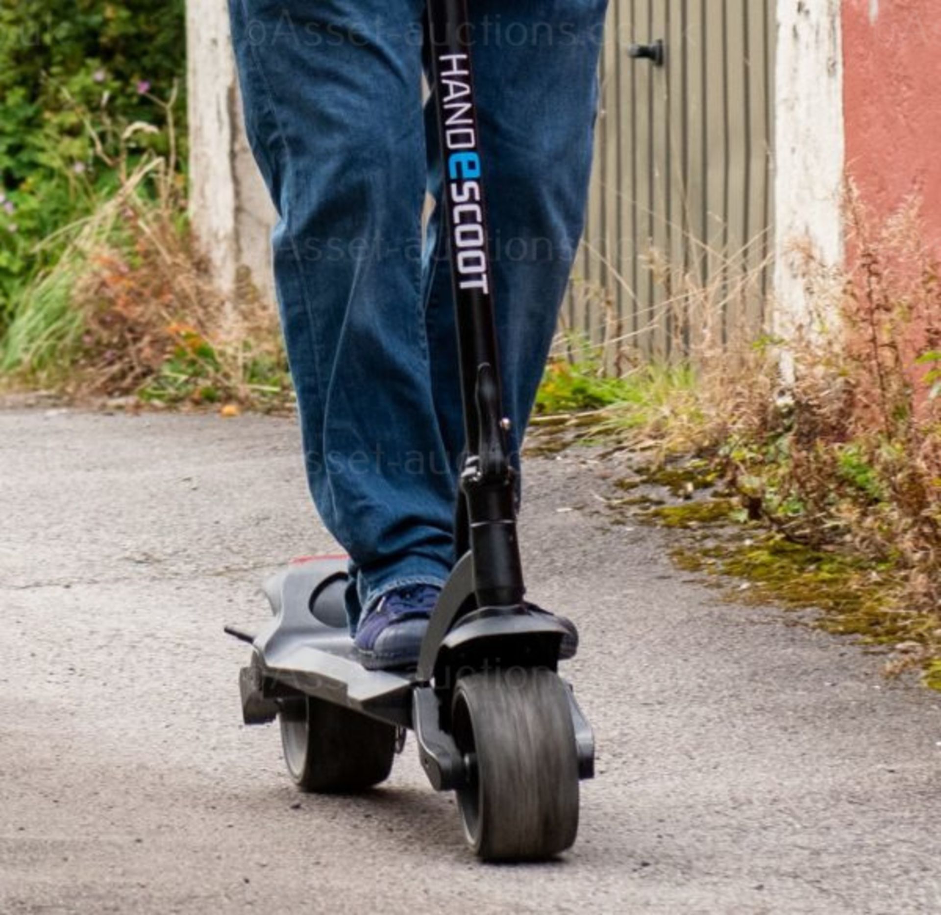 BRAND NEW HANDESCOOT ELECTRIC SCOOTER, WIDE WHEELS, £60 OF HANDESCOOT EXTRAS INCLUDED *PLUS VAT* - Image 2 of 6