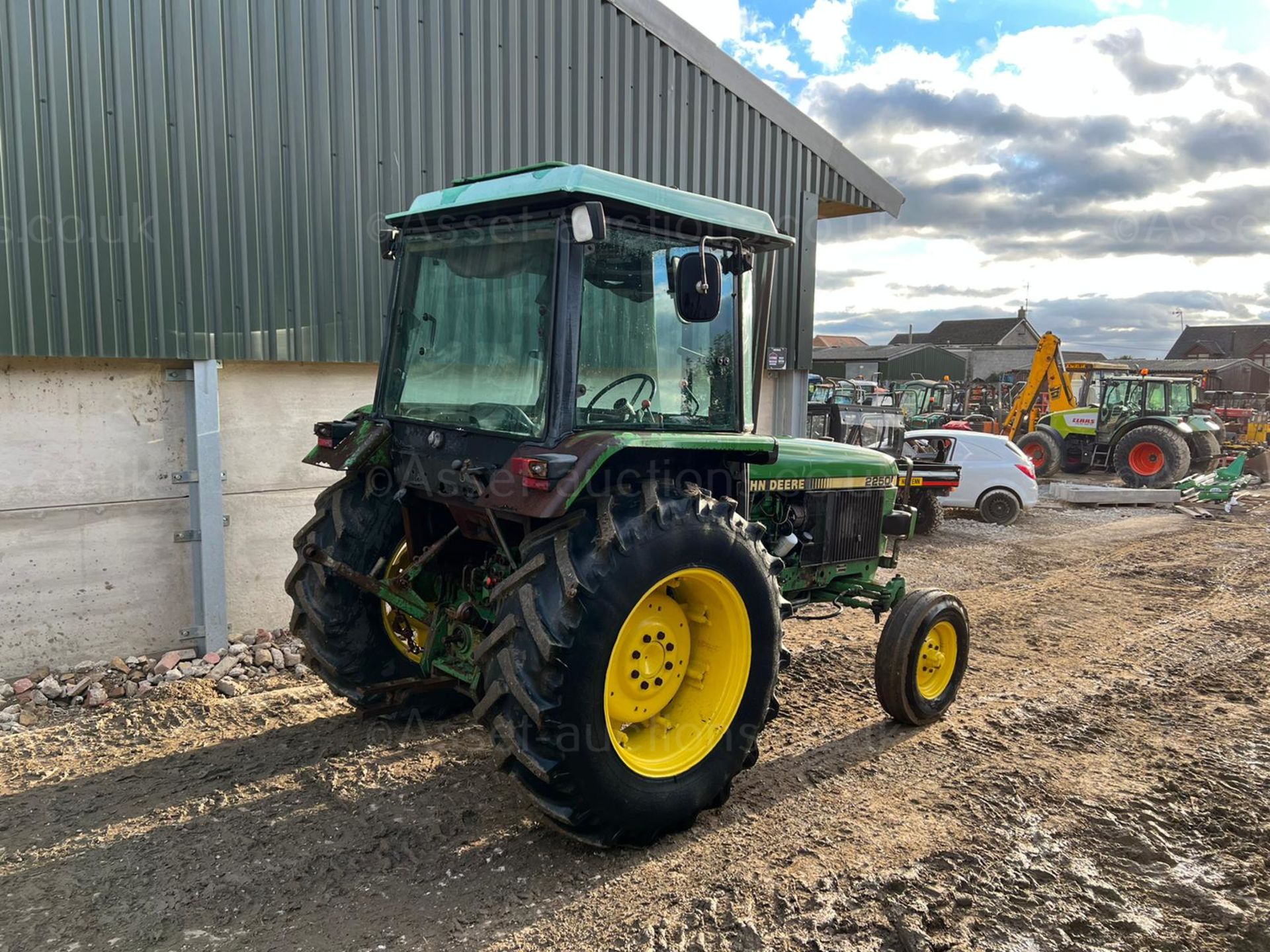 JOHN DEERE 2250 62hp TRACTOR, RUNS AND DRIVES, CABBED, 2 SPOOLS *PLUS VAT* - Image 5 of 11