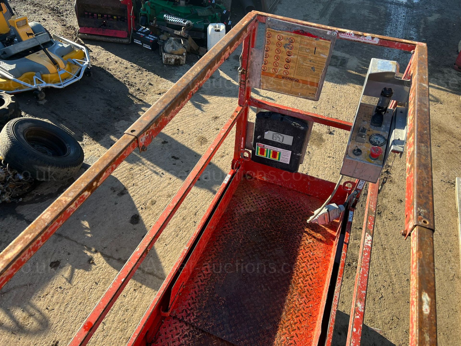 2011 SKYJACK SJIII - 3219 ELECTRIC SCISSOR LIFT, DRIVES AND LIFTS, SHOWING A LOW 253 HOURS *PLUS VAT - Image 11 of 18