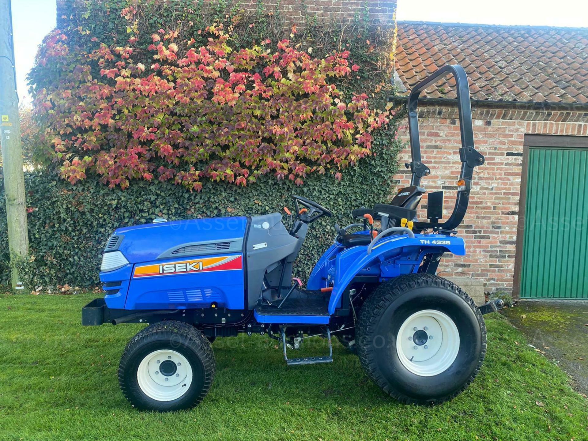 COMPACT TRACTOR ISEKI TH4335, ONLY 220 HOURS GENUINE, POWER SHUTTLE, 4 WHEEL DRIVE *PLUS VAT* - Image 11 of 12