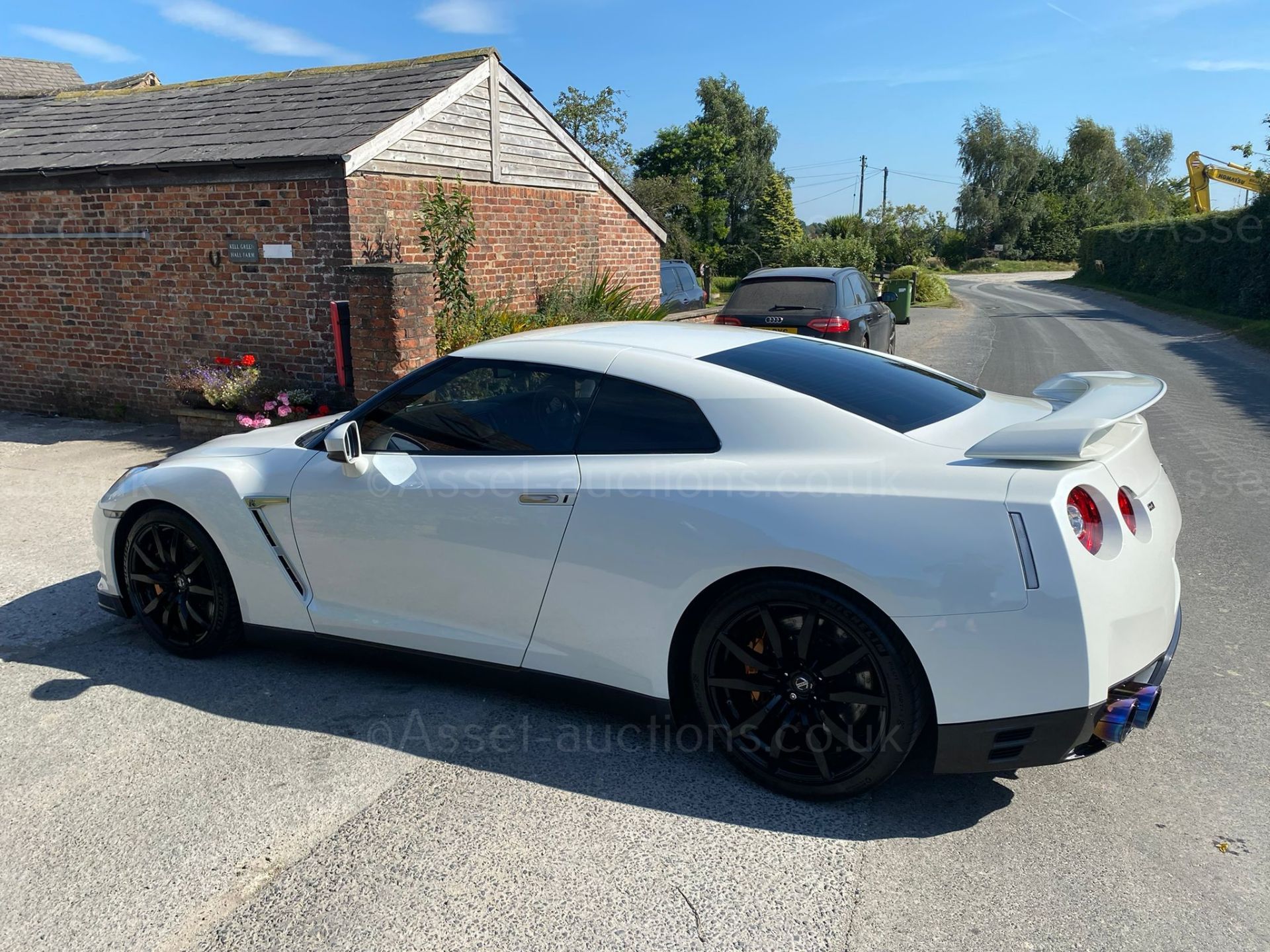 2014 (64) NISSAN R35 GTR PEARLESCENT WHITE COUPE, SHOWING 44,986 MILES *NO VAT* PICTURES TO FOLLOW - Image 5 of 7