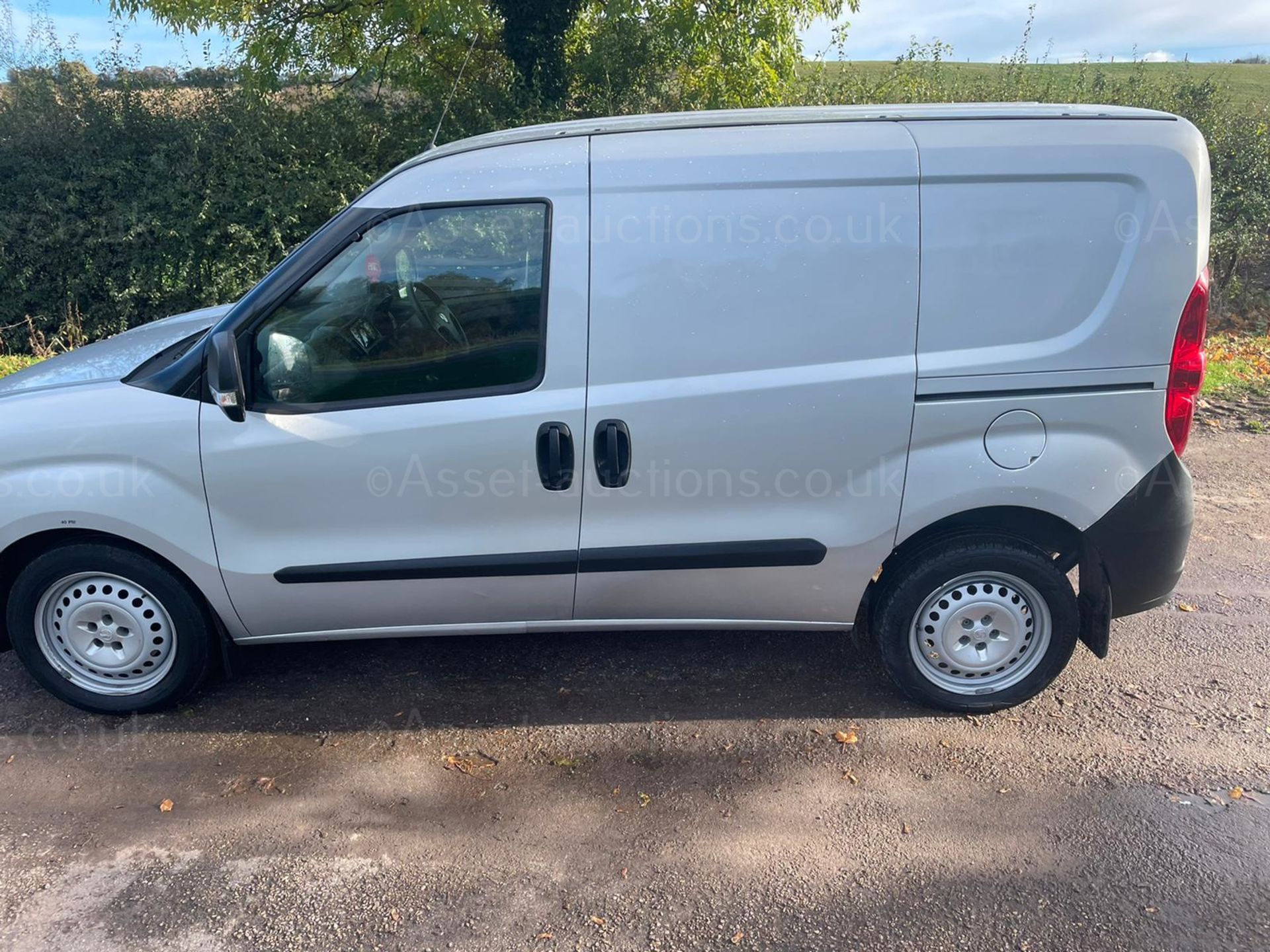 2017/67 VAUXHALL COMBO 2300 CDTI ECOFLEX S/S SILVER PANEL VAN, 98,120 MILES *NO VAT* - Image 5 of 25