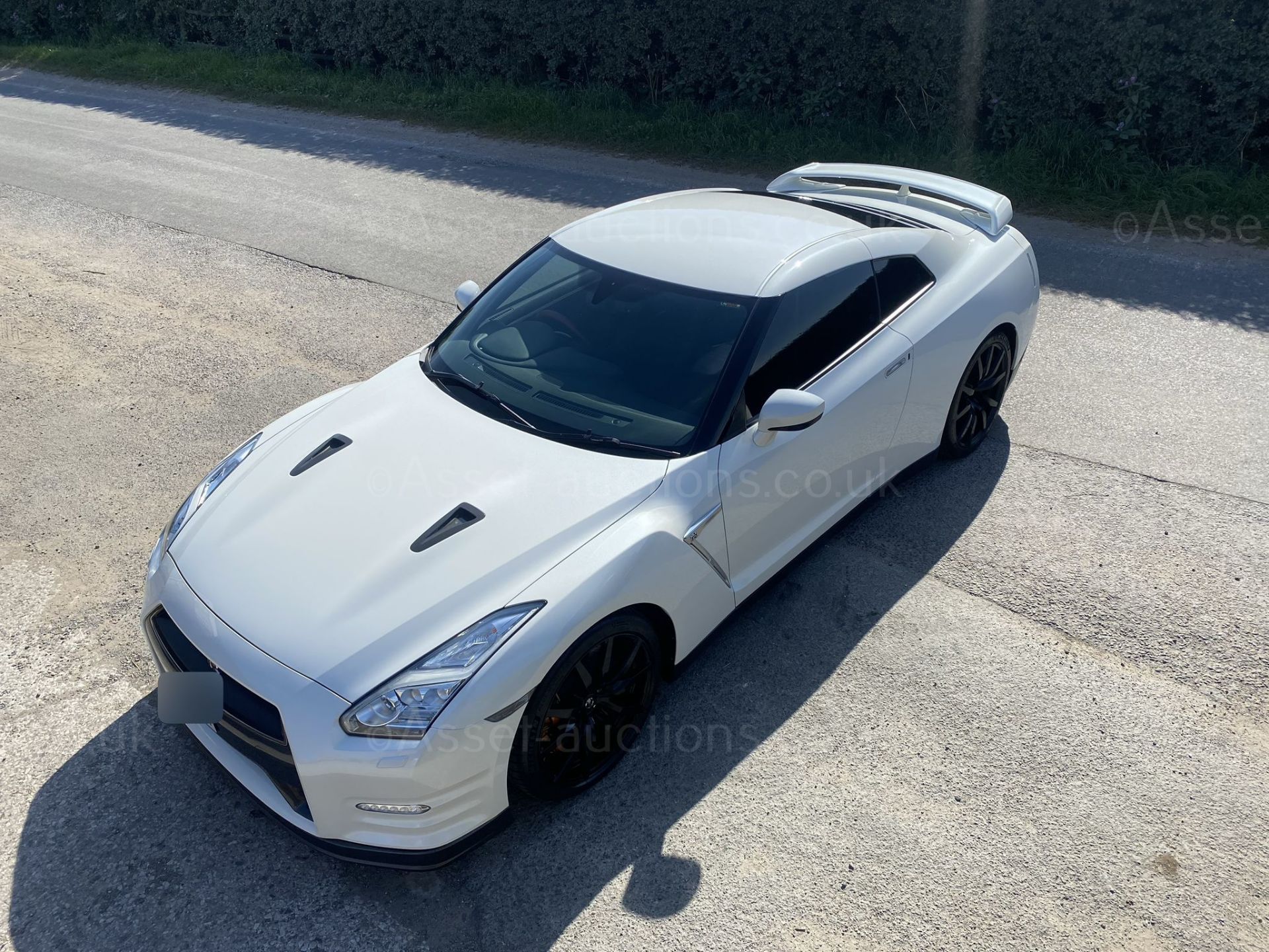 2014 (64) NISSAN R35 GTR PEARLESCENT WHITE COUPE, SHOWING 44,986 MILES *NO VAT* PICTURES TO FOLLOW - Image 2 of 7