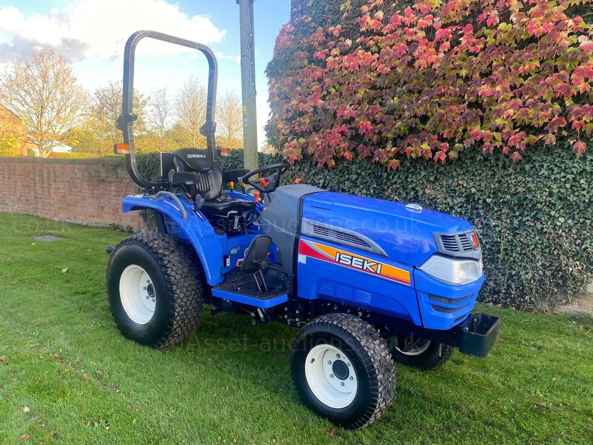 COMPACT TRACTOR ISEKI TH4335, ONLY 220 HOURS GENUINE, POWER SHUTTLE, 4 WHEEL DRIVE *PLUS VAT*