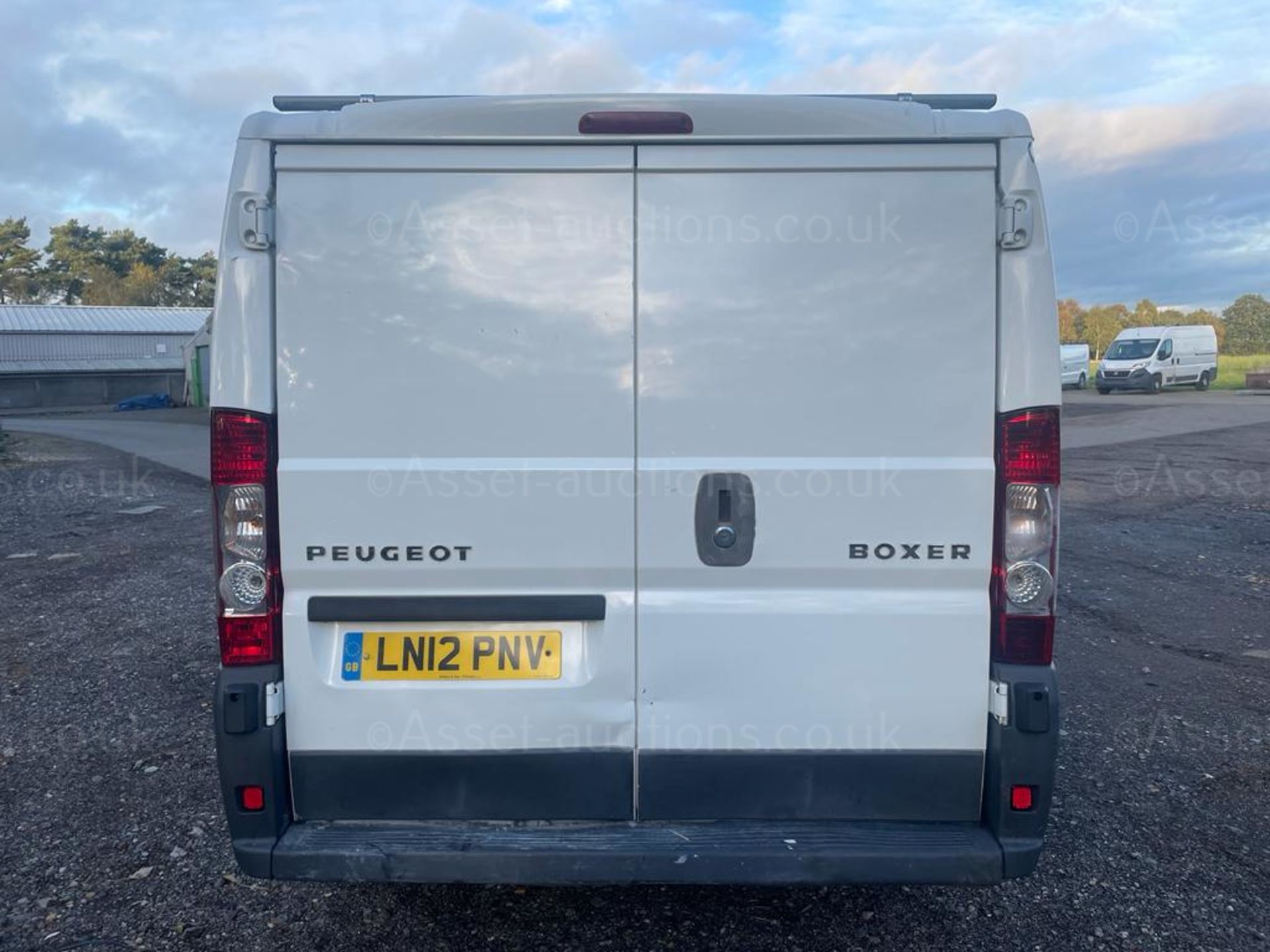 2012 PEUGEOT BOXER 330 SWB WHITE PANEL VAN, 2.2 DIESEL, 100K MILES, PLY LINED *NO VAT* - Image 6 of 11