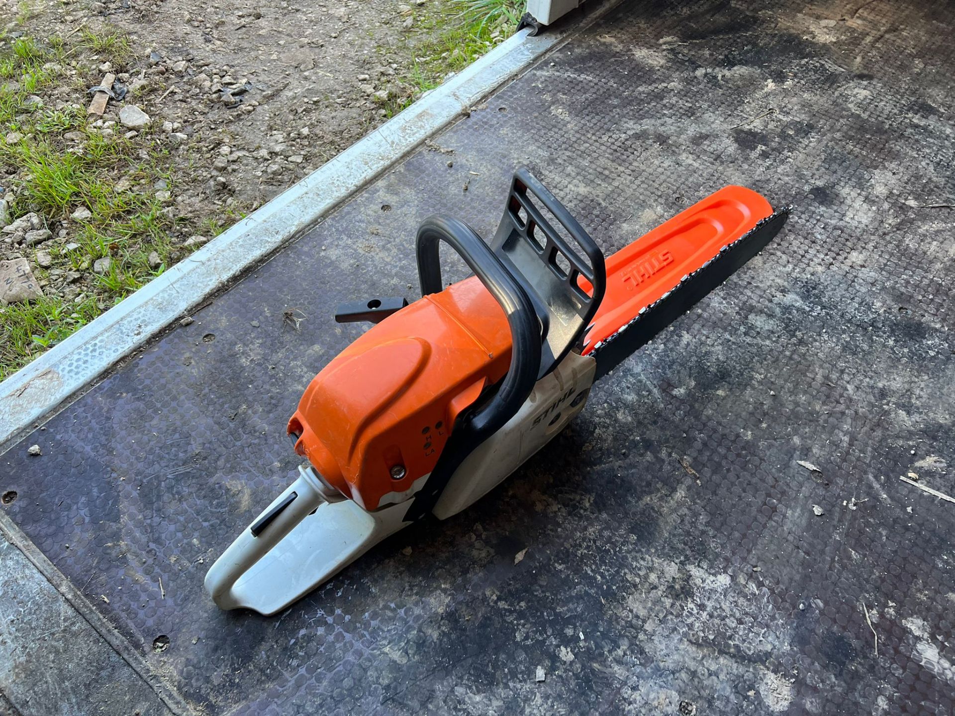 STIHL MS291 CHAINSAW, RUNS AND WORKS, 16" BAR AND CHAIN, BAR COVER IS INCLUDED *PLUS VAT* - Image 4 of 5