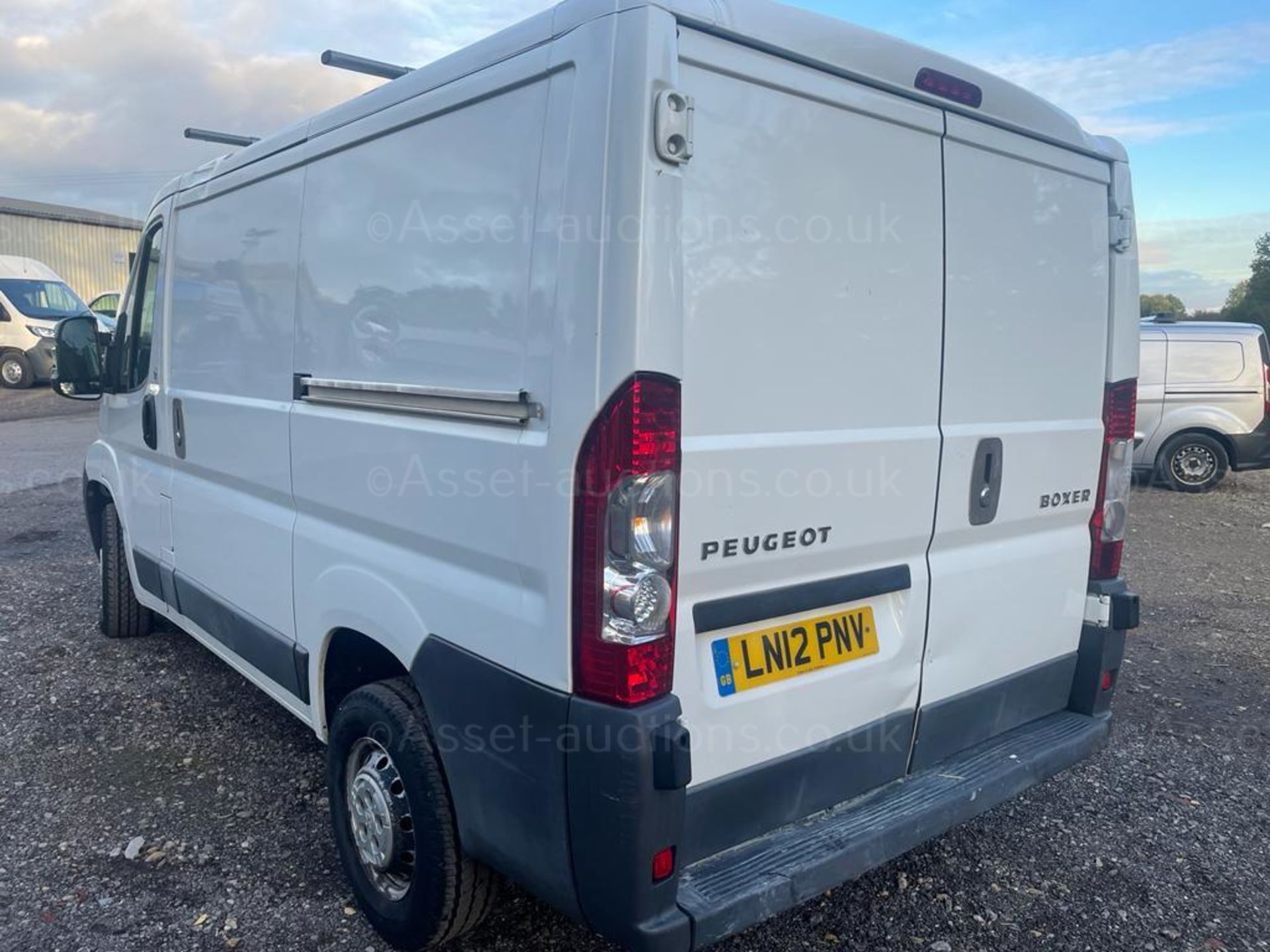 2012 PEUGEOT BOXER 330 SWB WHITE PANEL VAN, 2.2 DIESEL, 100K MILES, PLY LINED *NO VAT* - Image 5 of 11