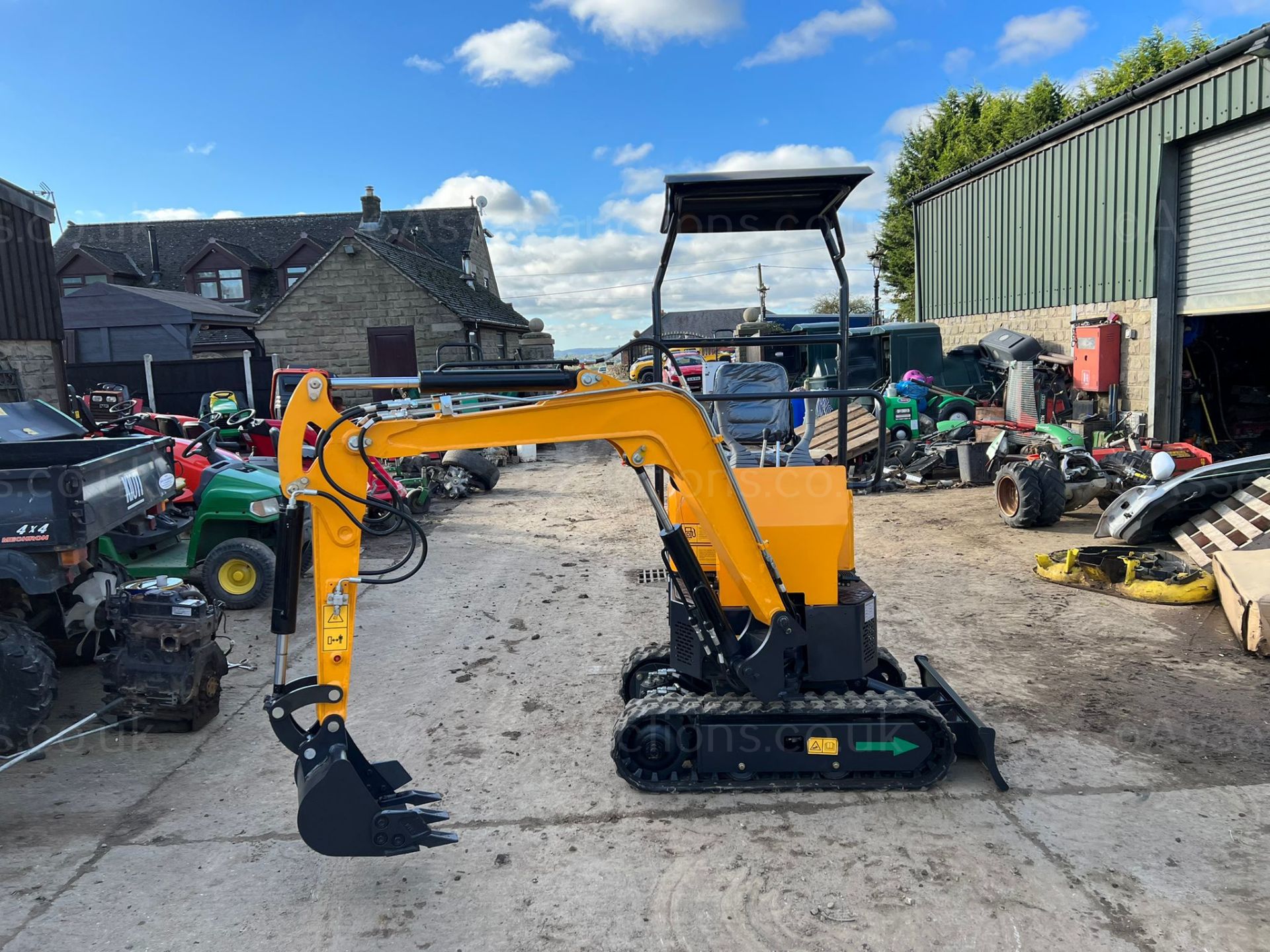 NEW AND UNUSED ATTACK AT10 1 TON DIESEL MINI DIGGER, RUNS DRIVES AND DIGS, CANOPY *PLUS VAT* - Image 3 of 14