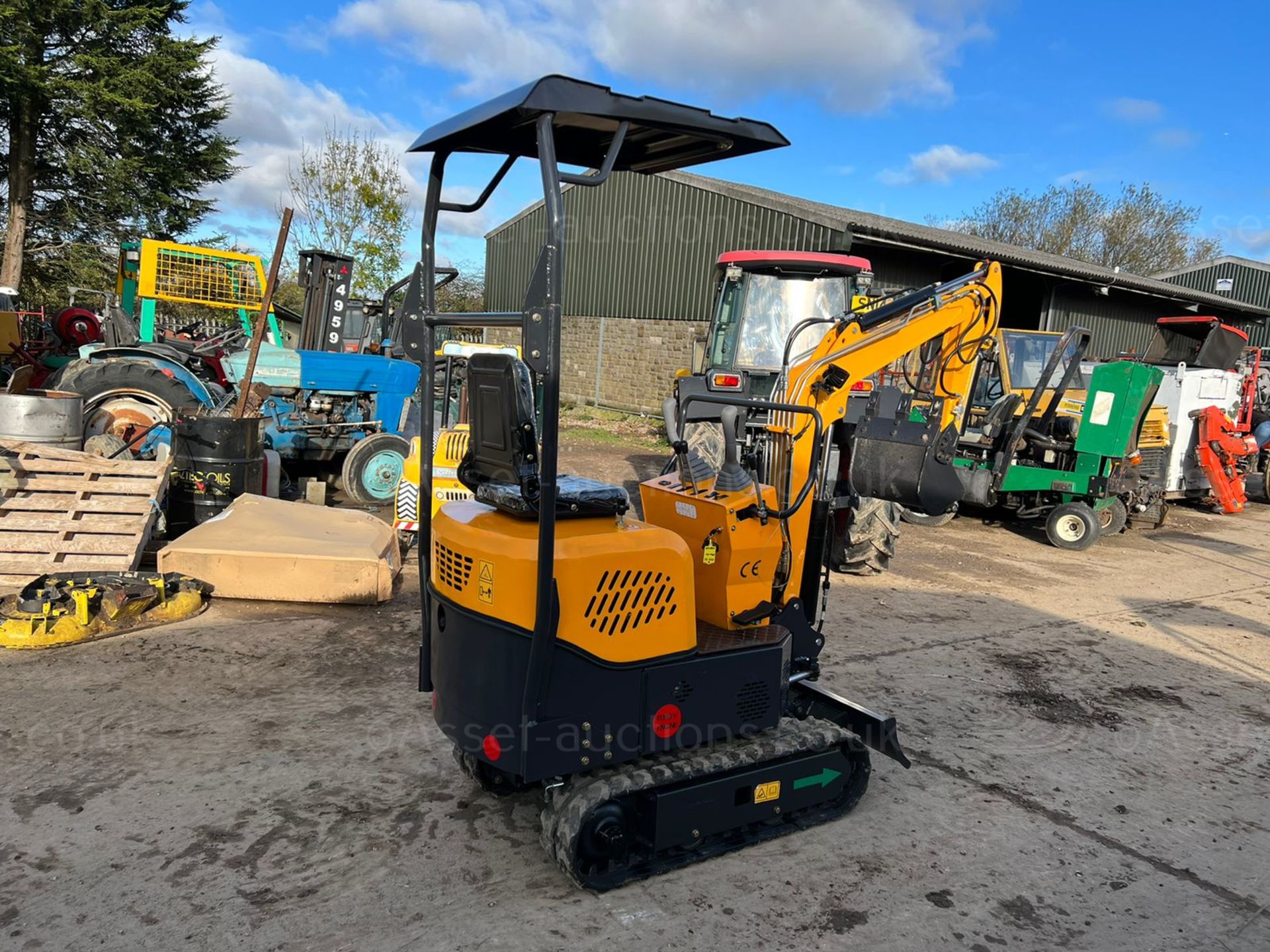 NEW AND UNUSED ATTACK AT10 1 TON DIESEL MINI DIGGER, RUNS DRIVES AND DIGS, CANOPY *PLUS VAT* - Image 6 of 14