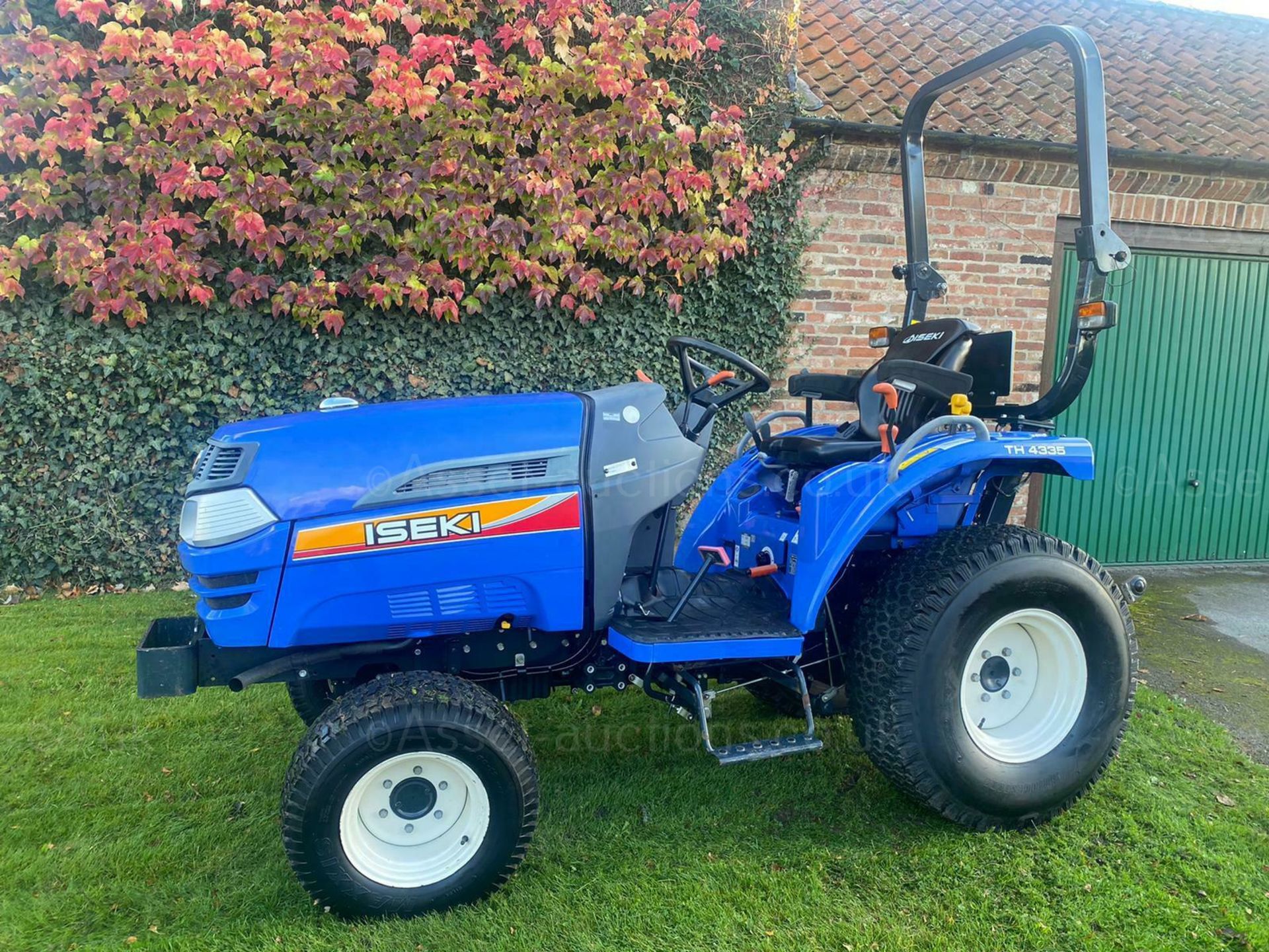 COMPACT TRACTOR ISEKI TH4335, ONLY 220 HOURS GENUINE, POWER SHUTTLE, 4 WHEEL DRIVE *PLUS VAT* - Image 3 of 12