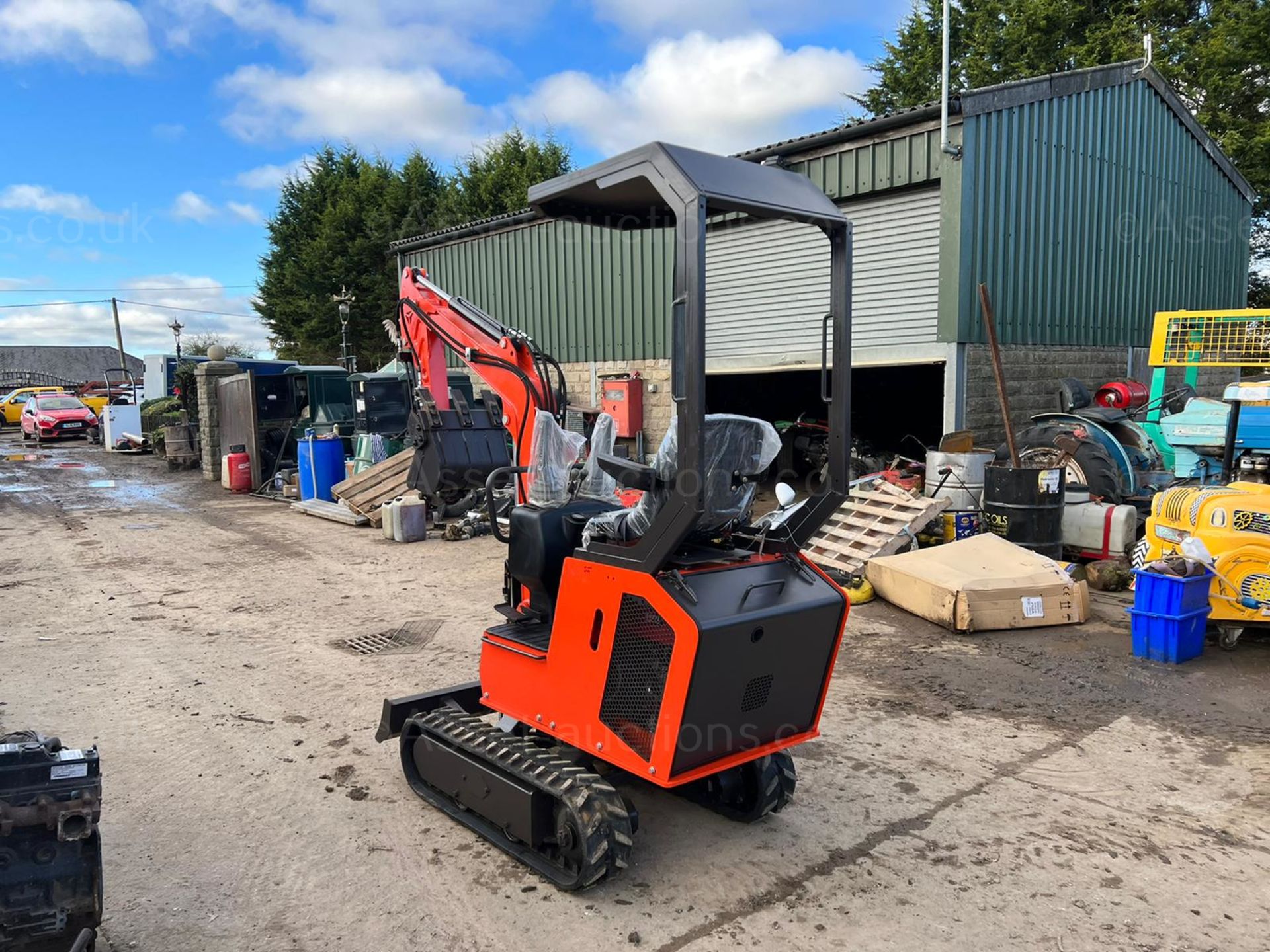 NEW AND UNUSED RHINOCEROS XN10 1 TON DIESEL MINI DIGGER, RUNS DRIVES AND DIGS *PLUS VAT* - Image 4 of 11