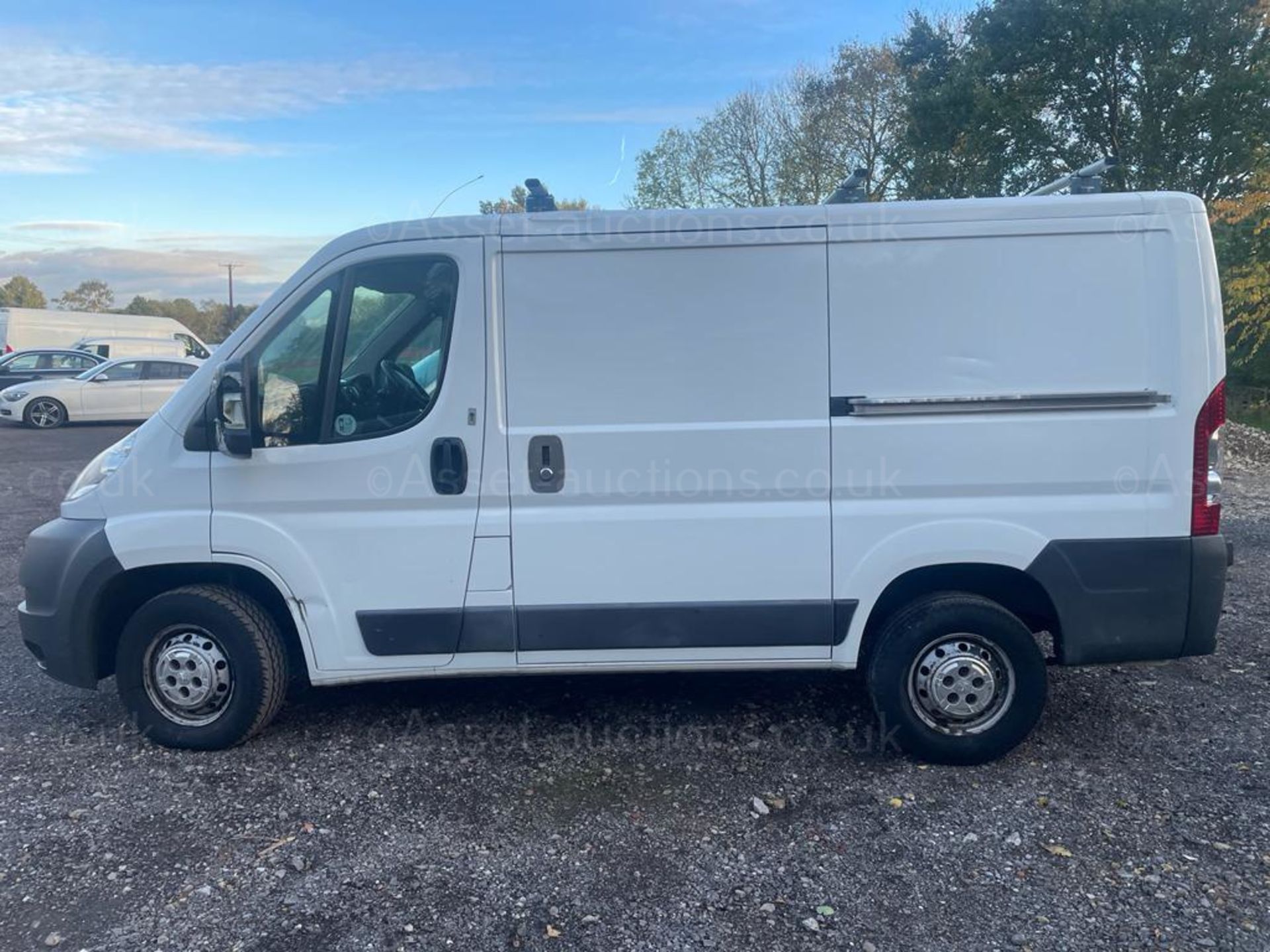 2012 PEUGEOT BOXER 330 SWB WHITE PANEL VAN, 2.2 DIESEL, 100K MILES, PLY LINED *NO VAT* - Image 4 of 11