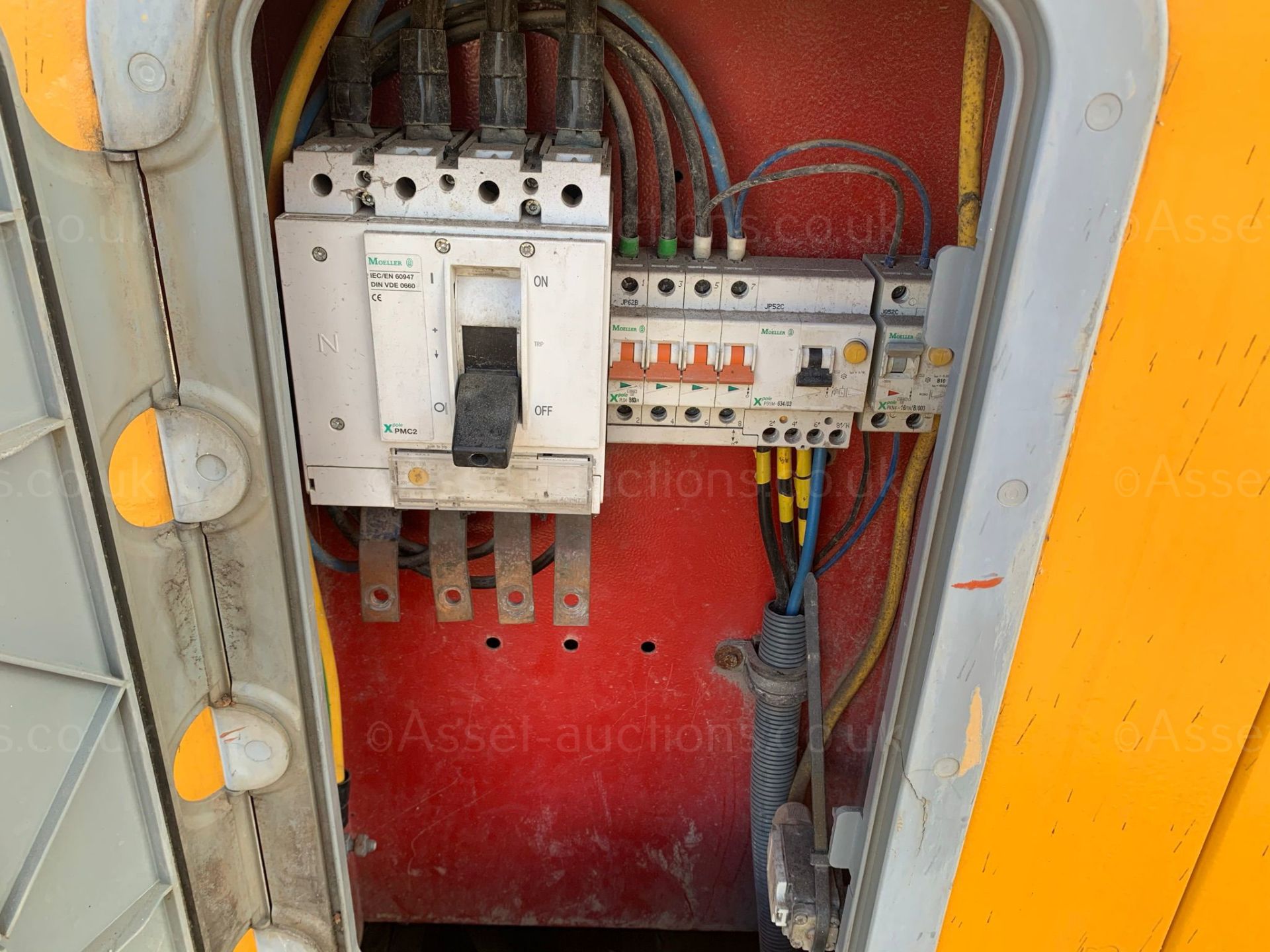 2007 VOLVO 150KvA DIESEL GENERATOR, RUNS AND MAKES POWER, 3 PHASE, 6 CYLINDER VOLVO DIESEL ENGINE - Image 9 of 15