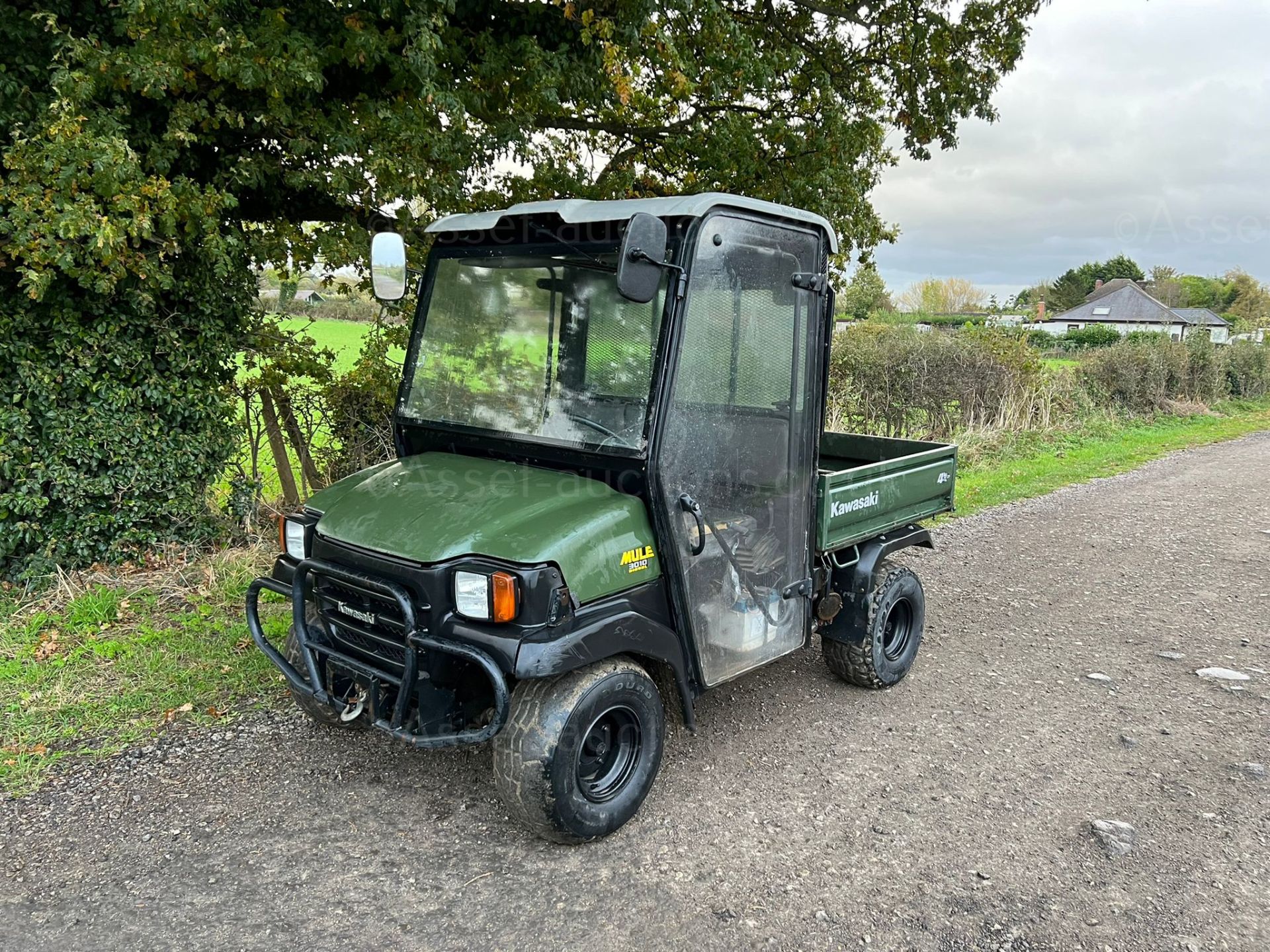 KAWASAKI MULE 3010 4WD BUGGI WITH FRONT WINCH, RUNS AND DRIVES, FULLY CABBED, ELECTRIC START - Image 5 of 14