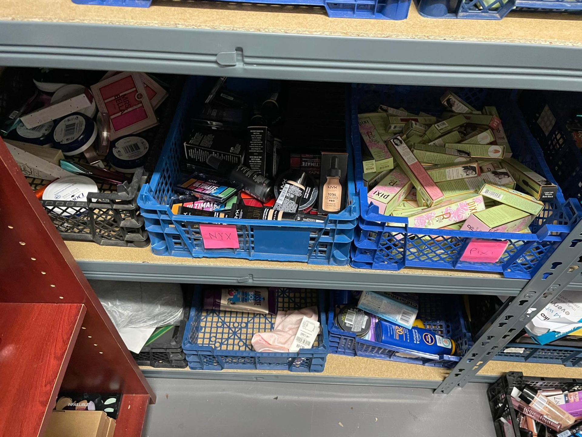 JOB LOT OF MAKE UP, APPROX 1200 ITEMS *NO VAT* - Image 10 of 11