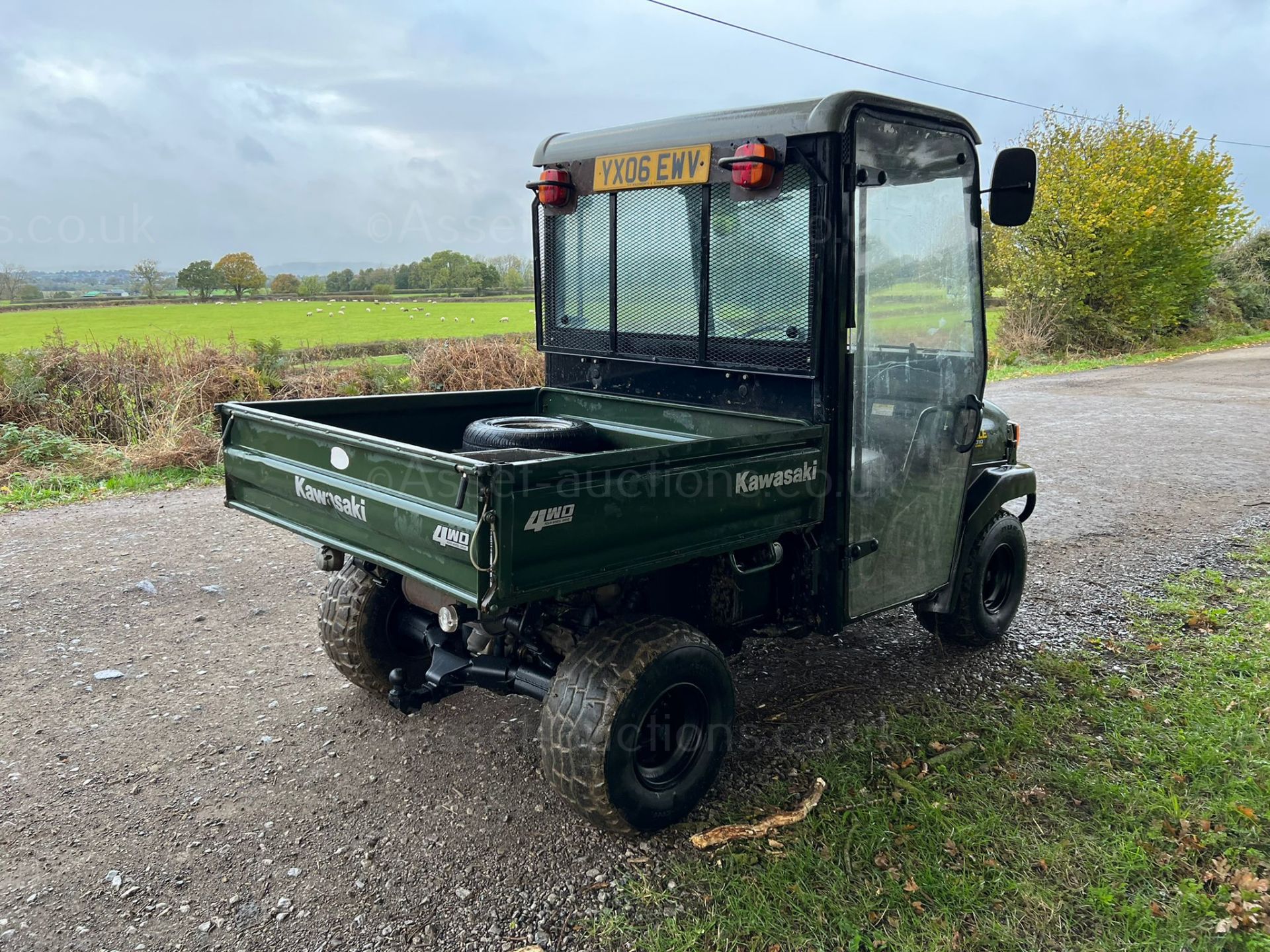 KAWASAKI MULE 3010 4WD BUGGI WITH FRONT WINCH, RUNS AND DRIVES, FULLY CABBED, ELECTRIC START - Image 9 of 14