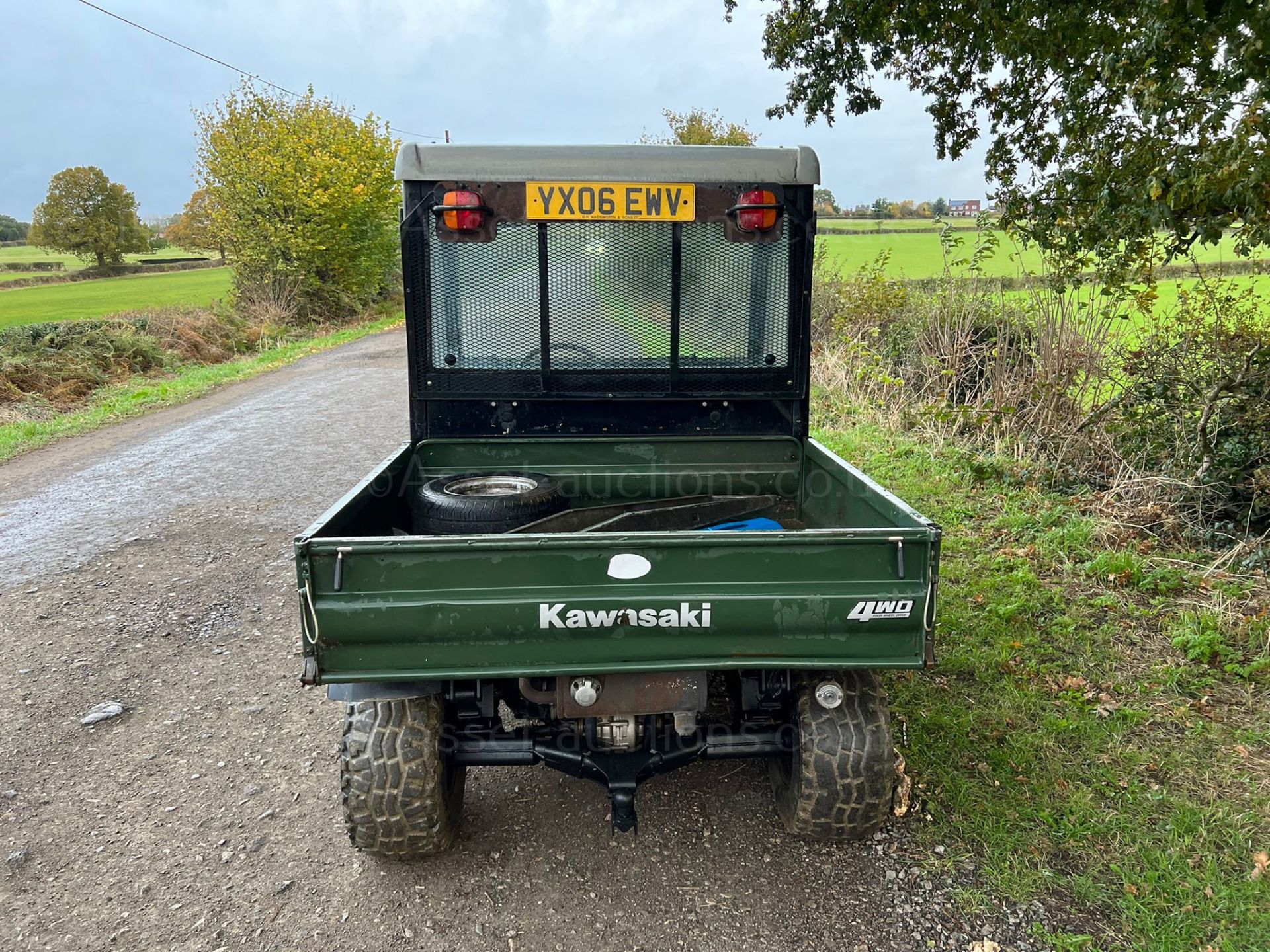 KAWASAKI MULE 3010 4WD BUGGI WITH FRONT WINCH, RUNS AND DRIVES, FULLY CABBED, ELECTRIC START - Image 8 of 14