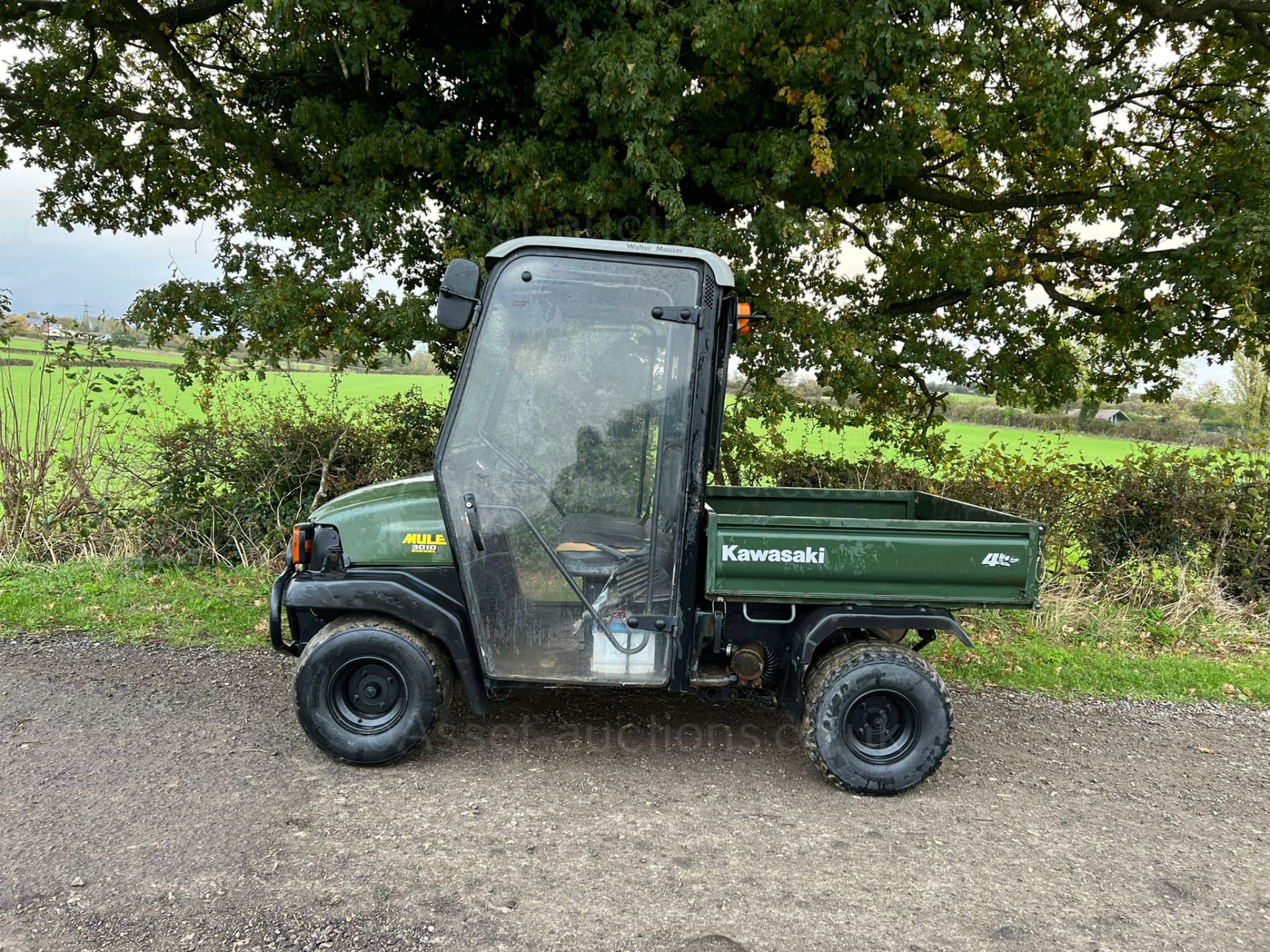 KAWASAKI MULE 3010 4WD BUGGI WITH FRONT WINCH, RUNS AND DRIVES, FULLY CABBED, ELECTRIC START - Image 6 of 14