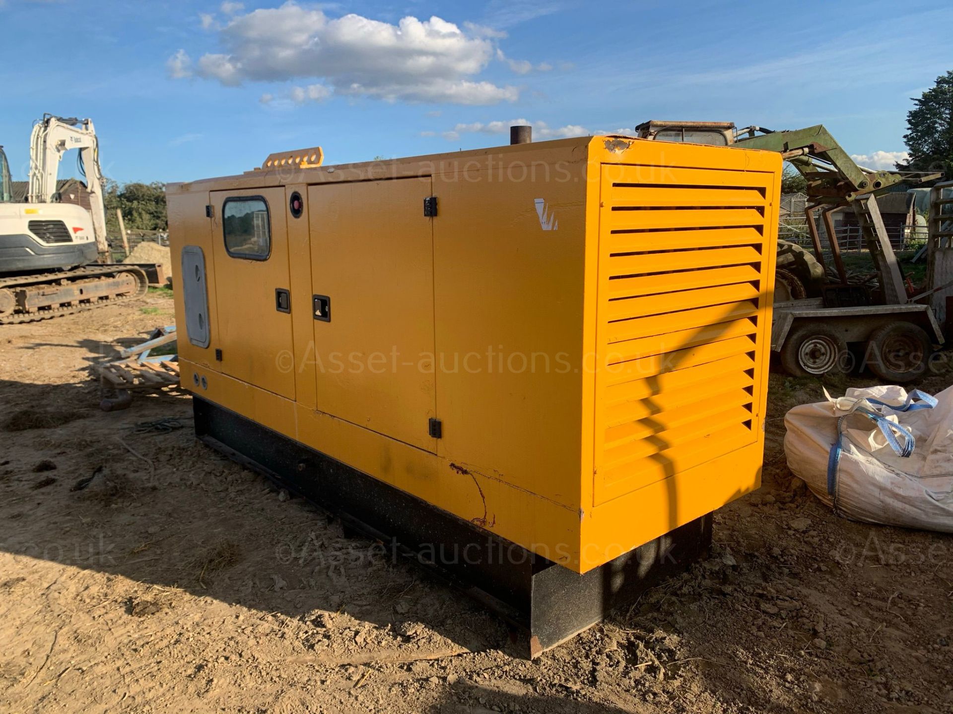 2007 VOLVO 150KvA DIESEL GENERATOR, RUNS AND MAKES POWER, 3 PHASE, 6 CYLINDER VOLVO DIESEL ENGINE - Image 2 of 15