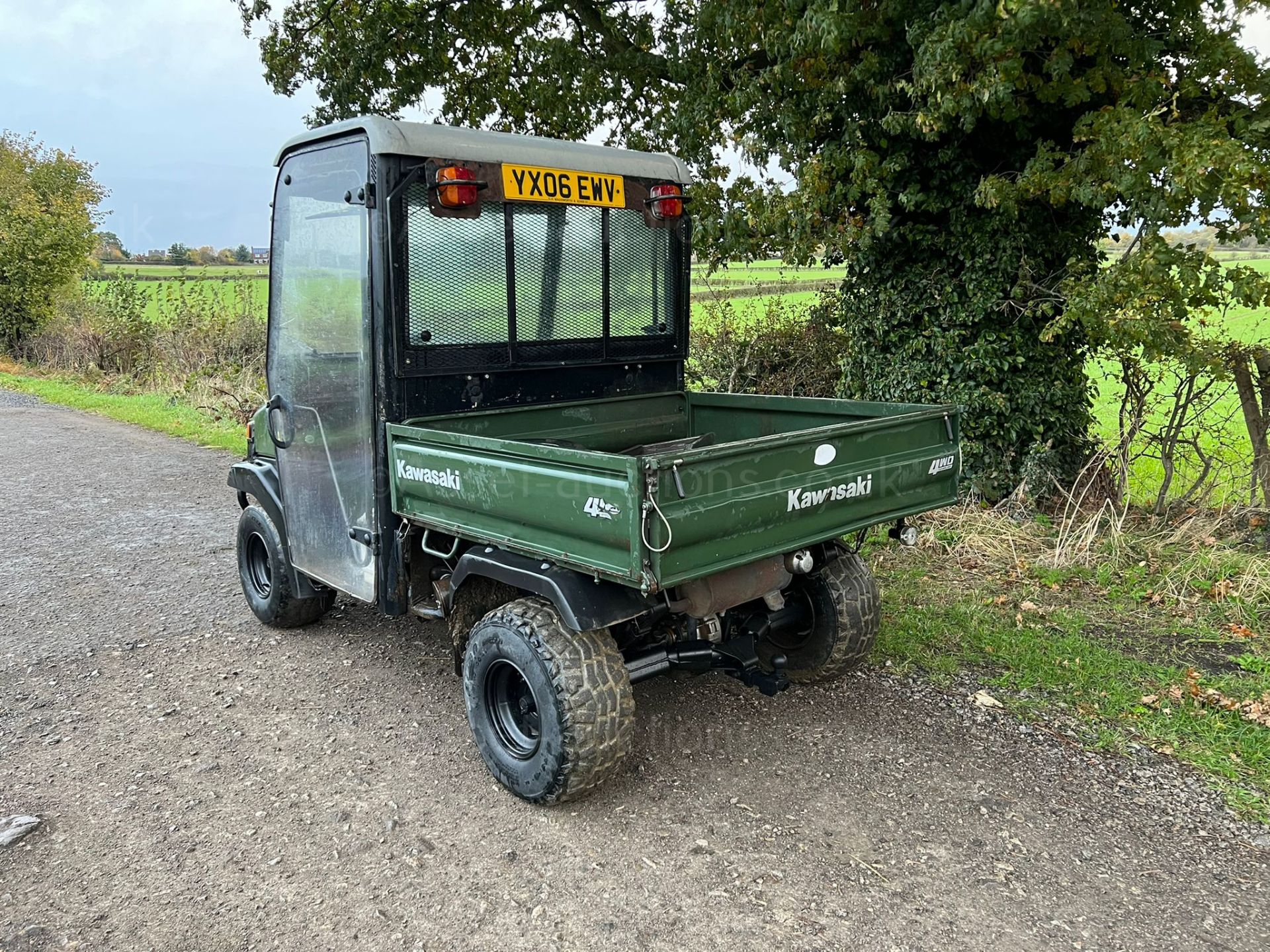 KAWASAKI MULE 3010 4WD BUGGI WITH FRONT WINCH, RUNS AND DRIVES, FULLY CABBED, ELECTRIC START - Image 7 of 14