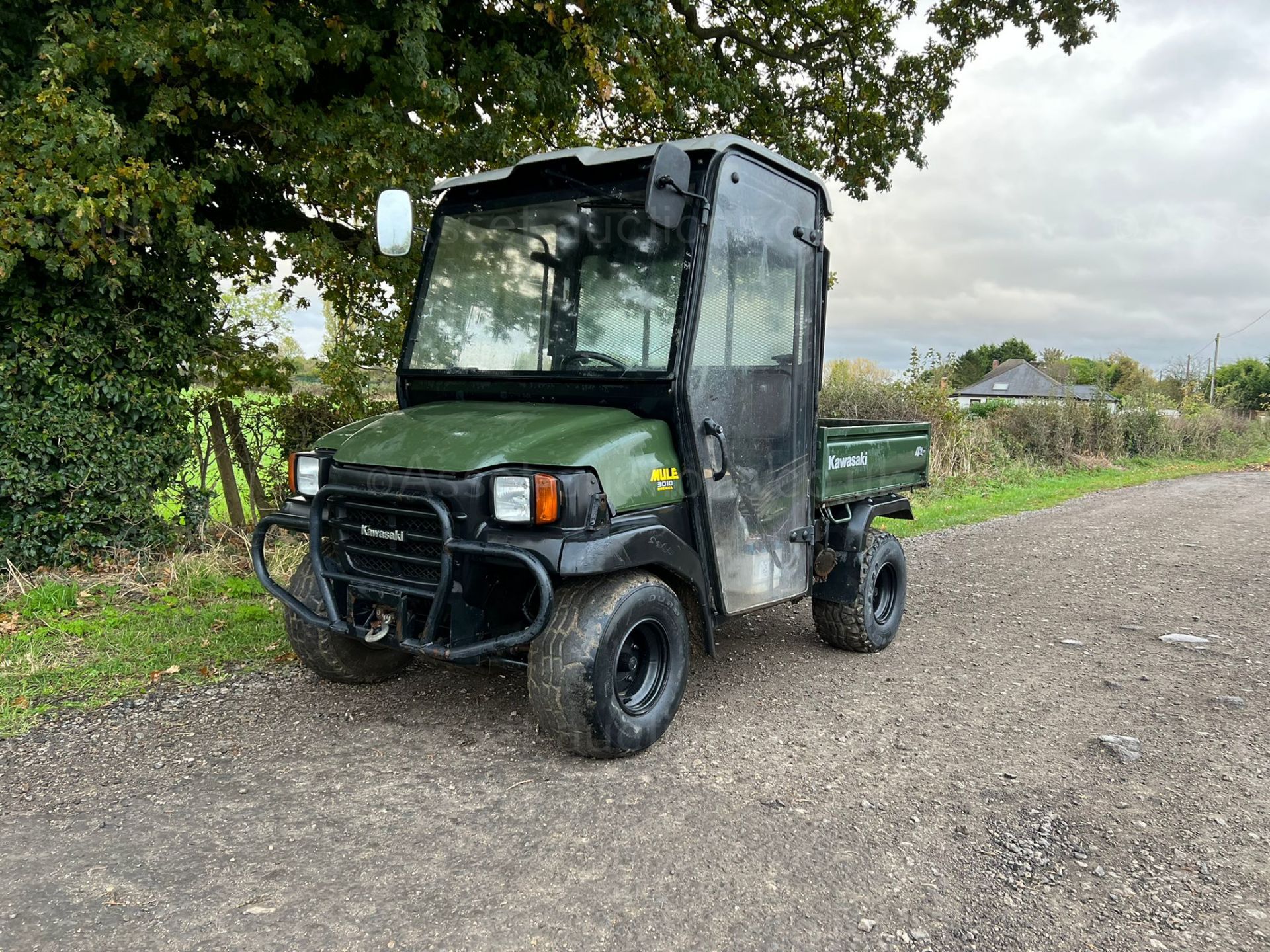 KAWASAKI MULE 3010 4WD BUGGI WITH FRONT WINCH, RUNS AND DRIVES, FULLY CABBED, ELECTRIC START - Image 4 of 14