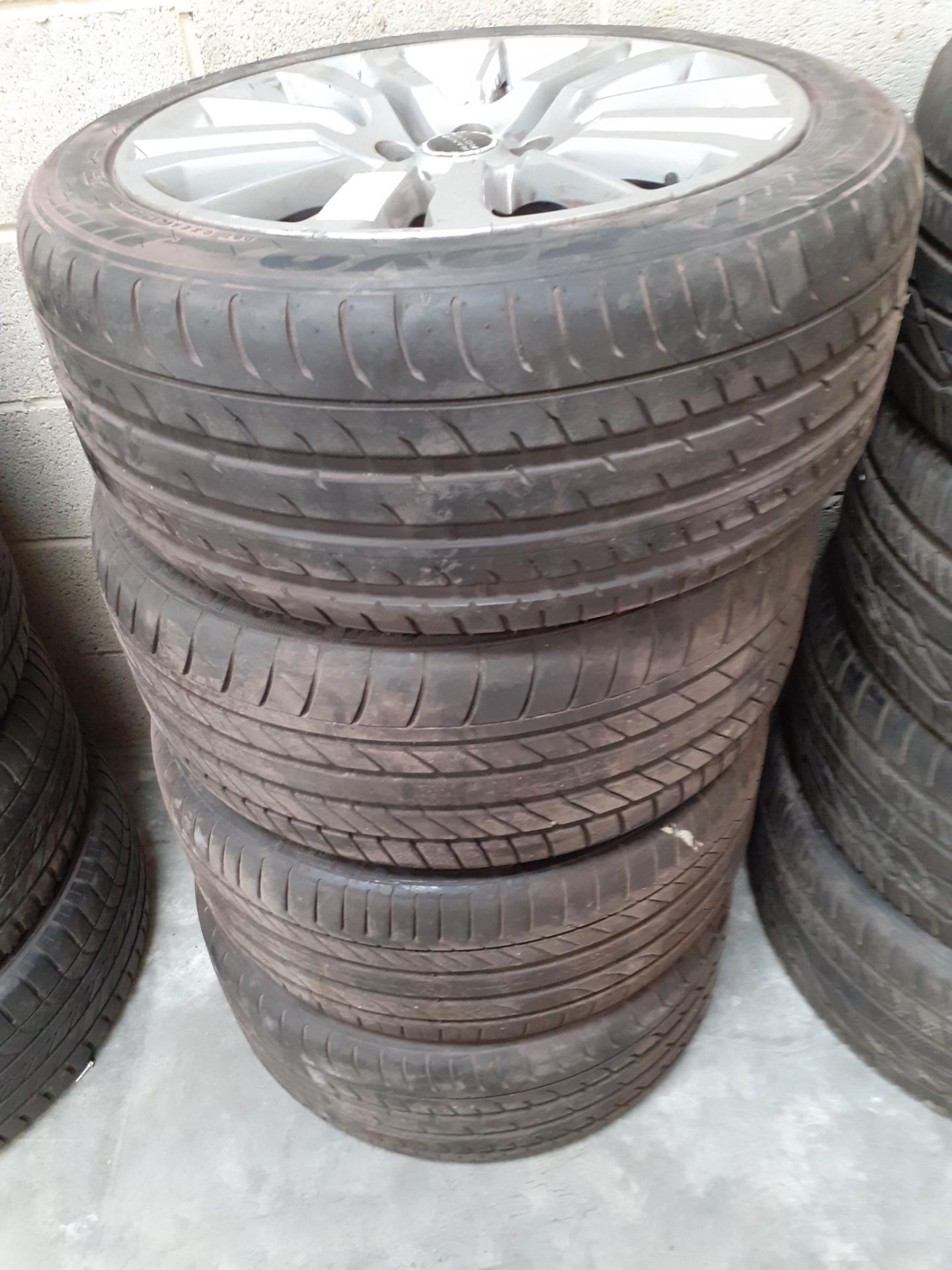 4 x LAND ROVER RANGE ROVER ALLOY WHEELS WITH TYRES 275 40 20, 6mm TREAD *NO VAT* - Image 2 of 2