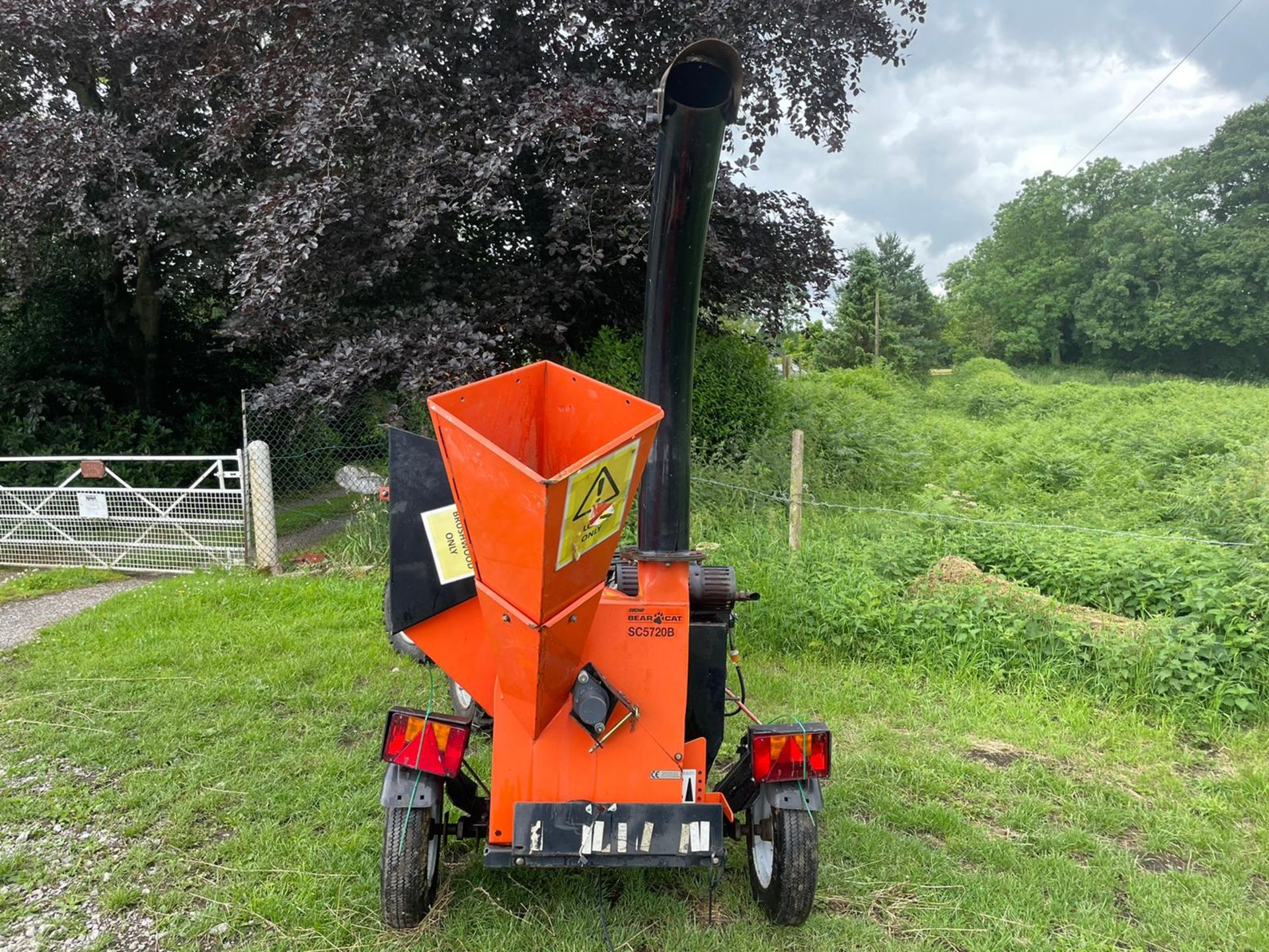 2012 BEARCAT ECHO SC5720B SINGLE AXLE WOOD CHIPPER / SHREDDER, RUNS AND WORKS, TOWS WELL *PLUS VAT* - Image 3 of 10