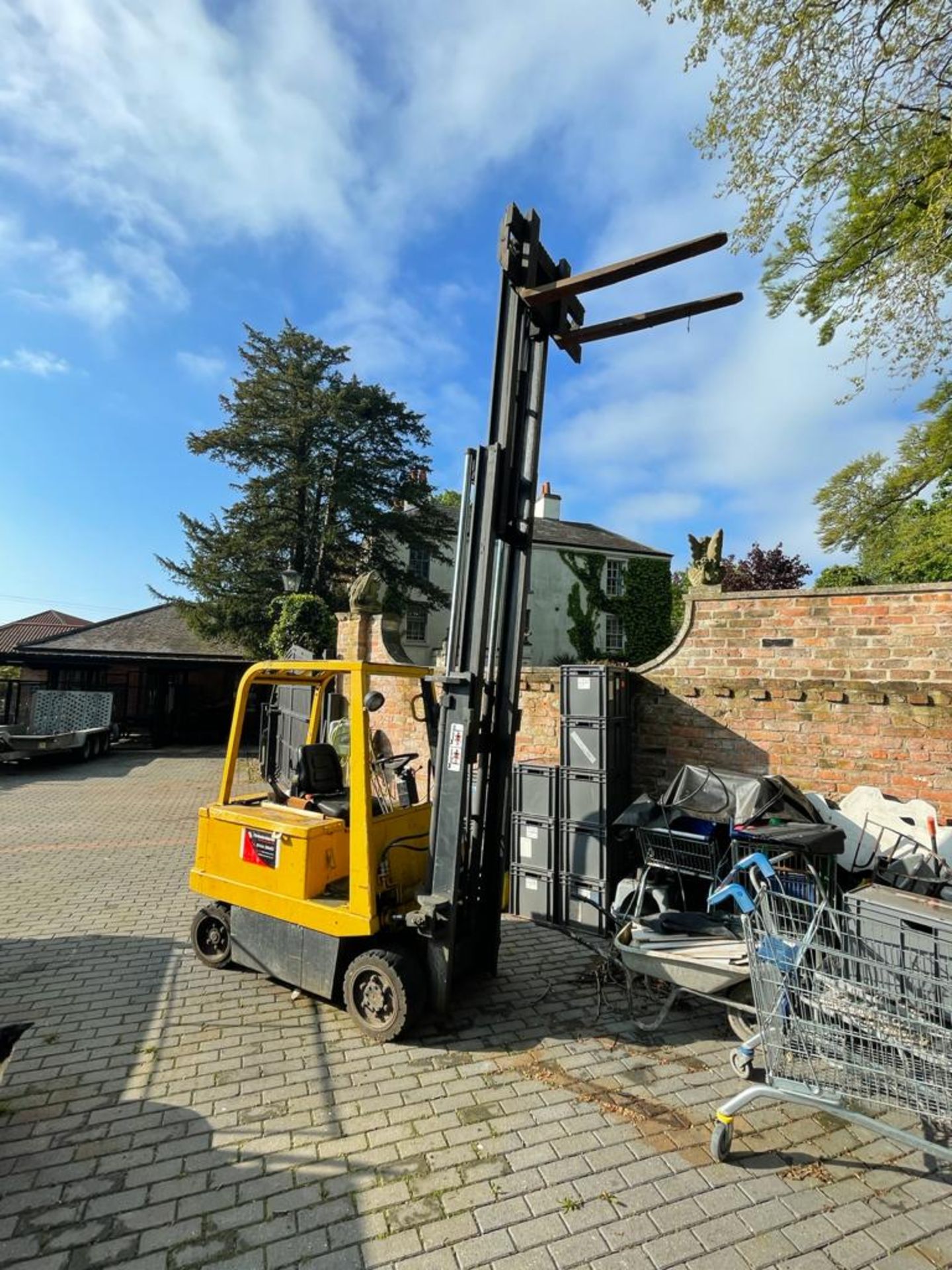 CLIMAX EC25 ELECTRIC FORKTRUCK, 72V BATTERY PACK IN GOOD ORDER AND DOES CHARGE FULLY *PLUS VAT*