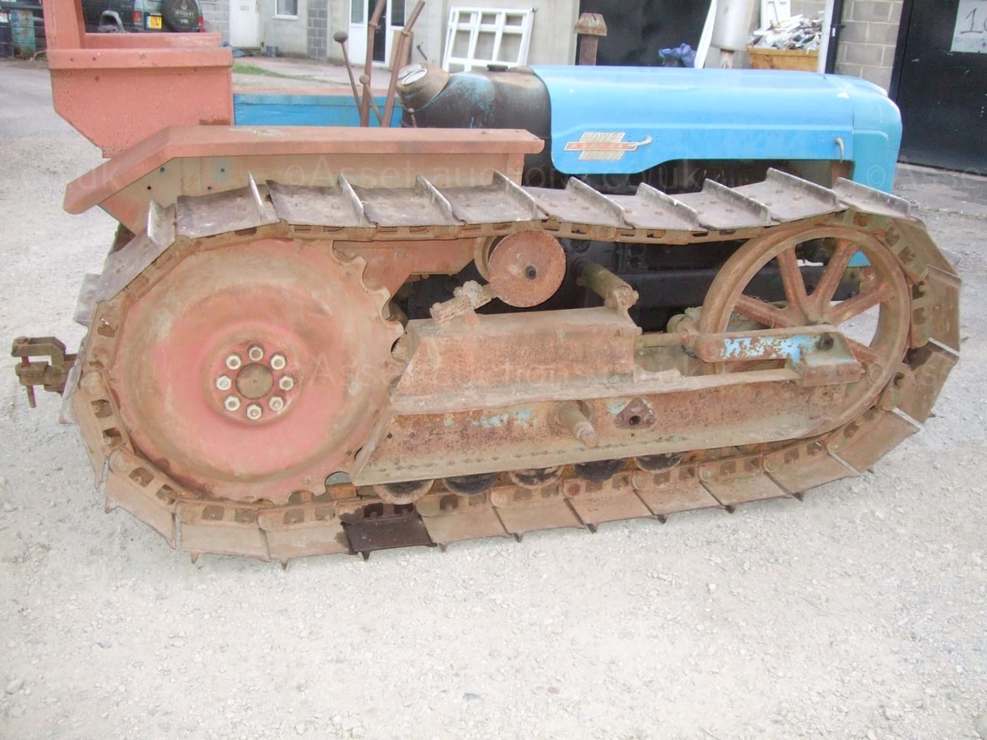 FORDSON COUNTY CRAWLER, FORDSON MAJOR DIESEL TRACTOR WITH THE COUNTY CRAWLER CONVERSION *PLUS VAT* - Image 3 of 5